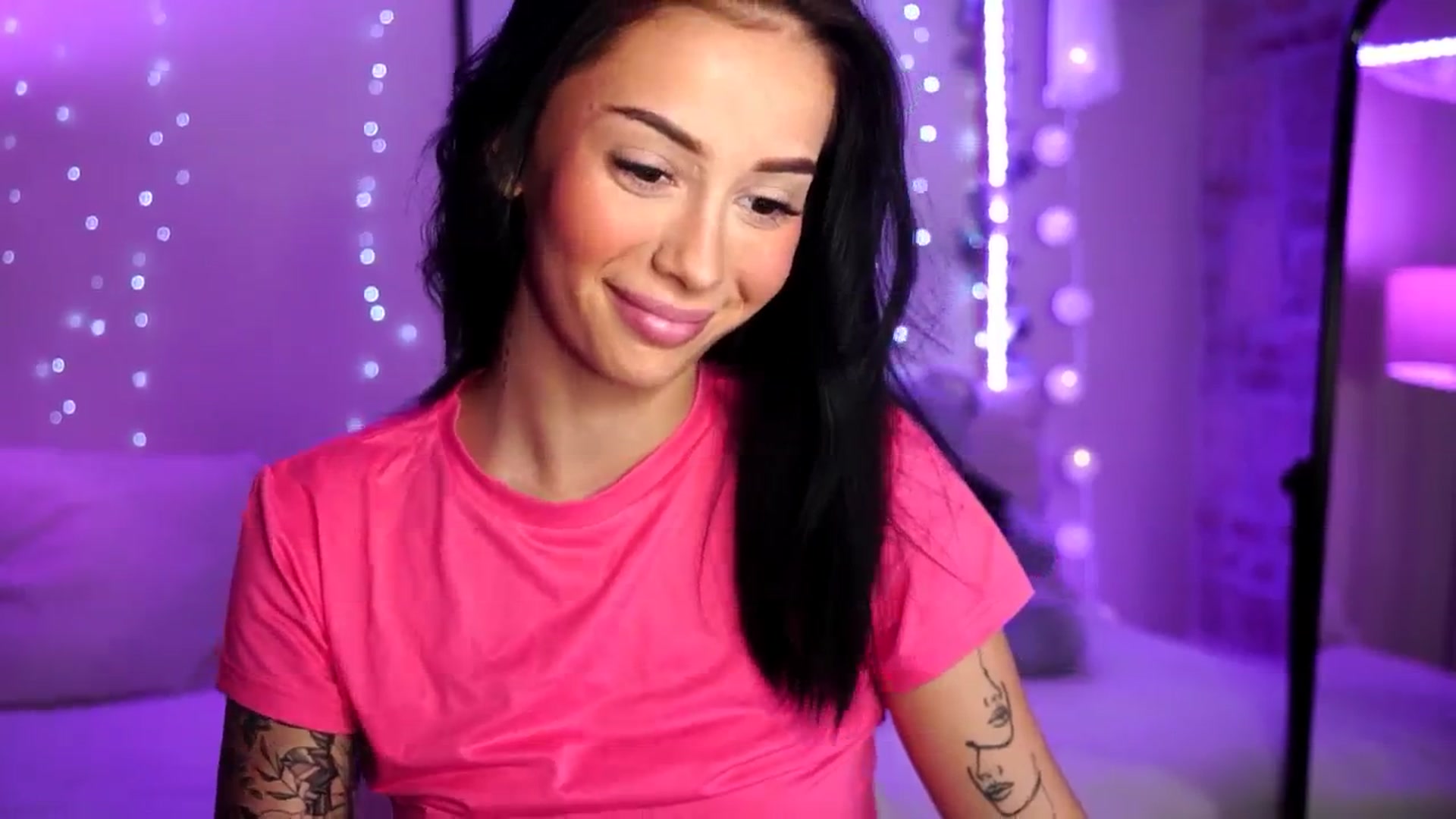 Gallery image thumbnail from Naomii18's myfreecams stream on, 08/06/2024, 18:15 image 9 of 20