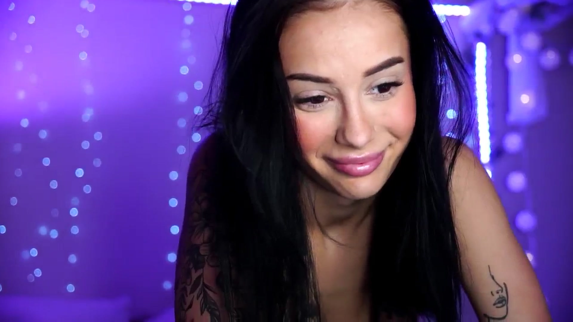 Gallery image thumbnail from Naomii18's myfreecams stream on, 08/06/2024, 19:29 image 11 of 20