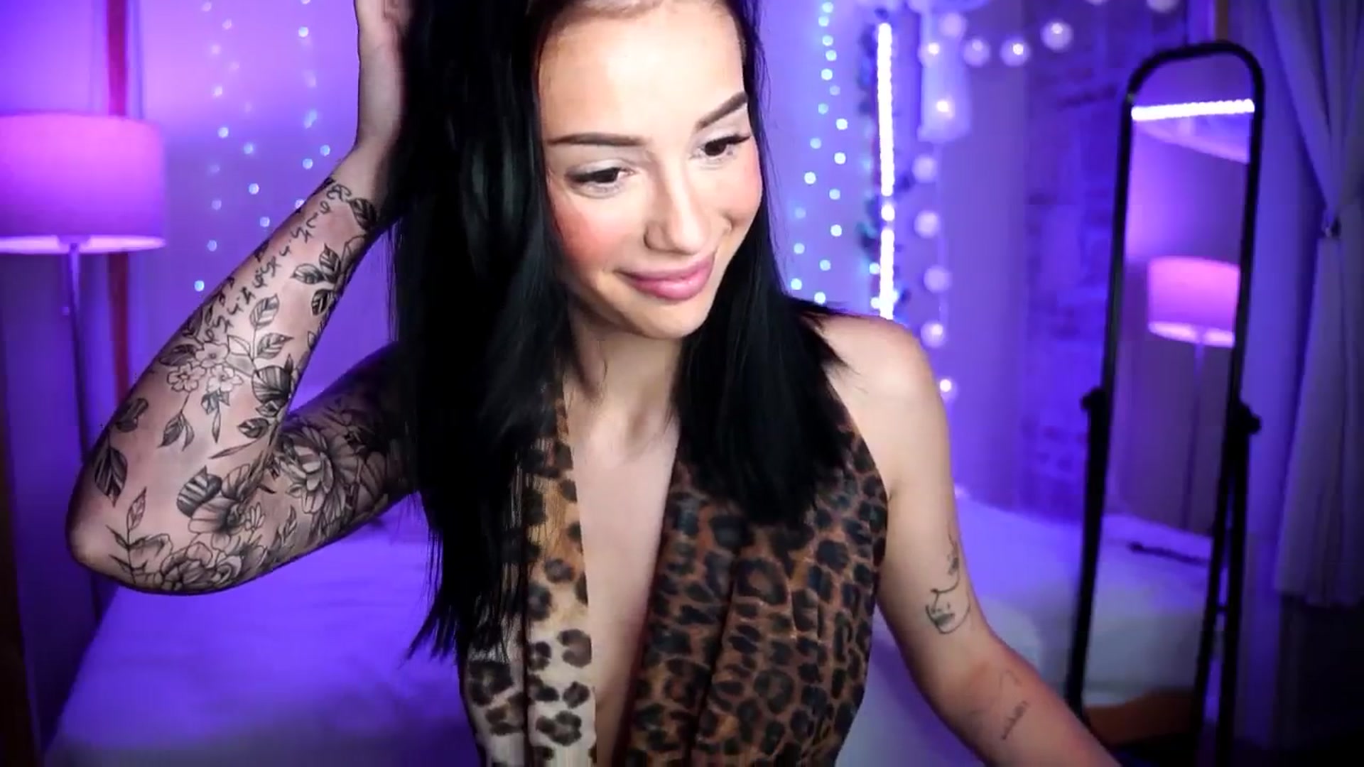 Gallery image thumbnail from Naomii18's myfreecams stream on, 08/06/2024, 19:29 image 6 of 20