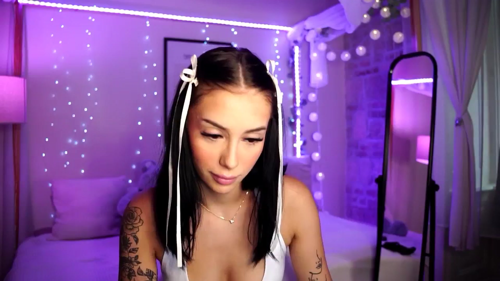 Gallery image thumbnail from Naomii18's myfreecams stream on, 08/08/2024, 17:55 image 12 of 20