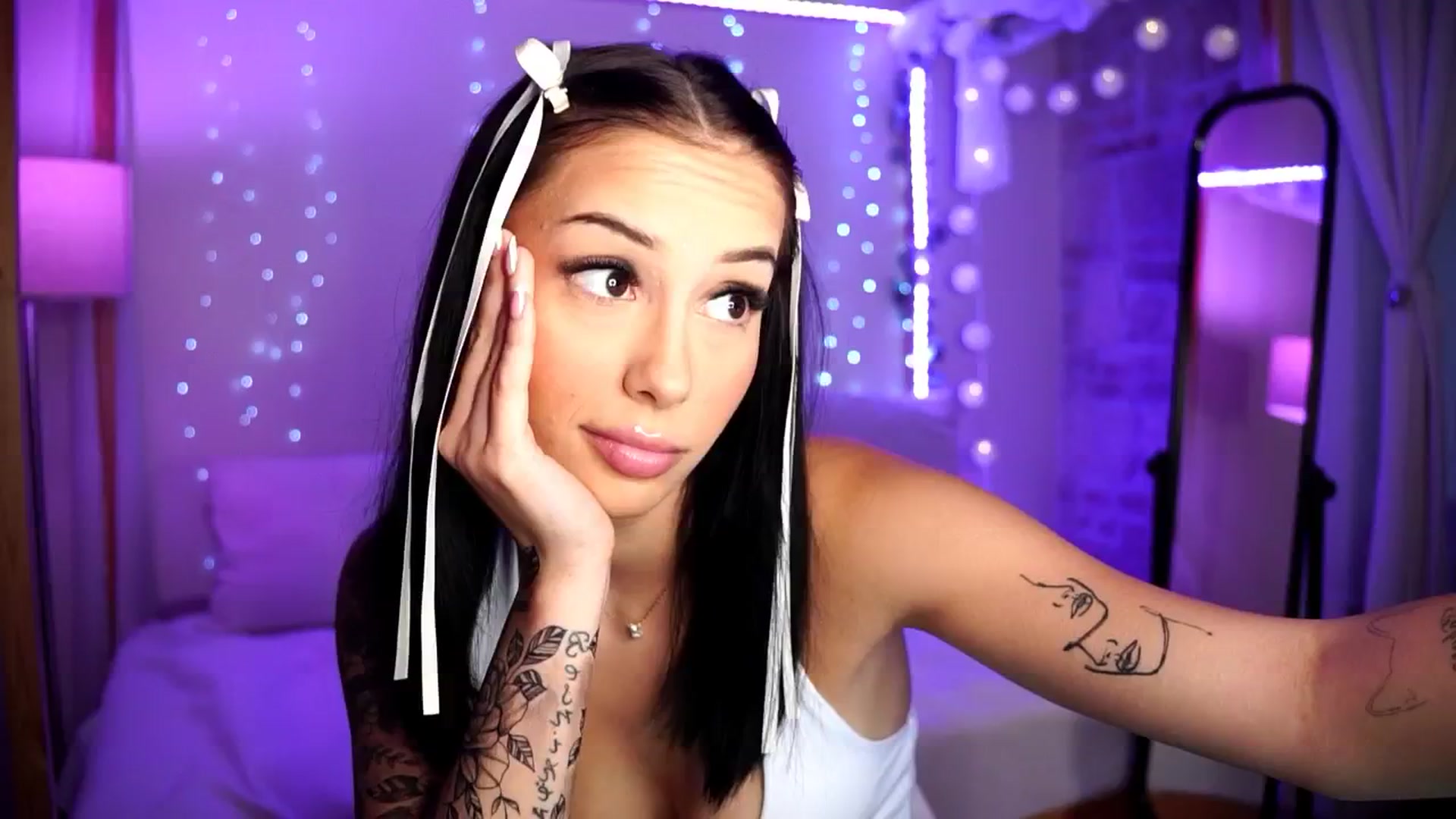 Gallery image thumbnail from Naomii18's myfreecams stream on, 08/08/2024, 17:55 image 18 of 20