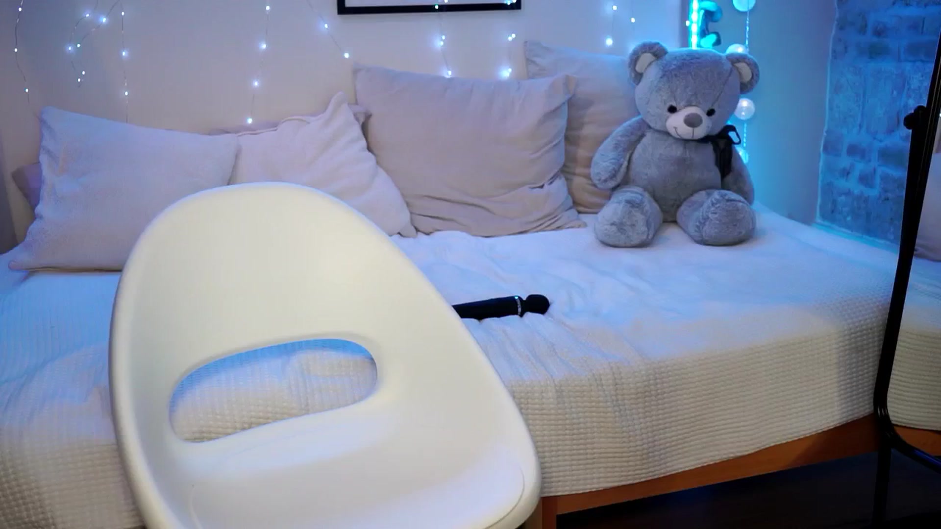 Gallery image thumbnail from Naomii18's myfreecams stream on, 08/09/2024, 18:19 image 15 of 20