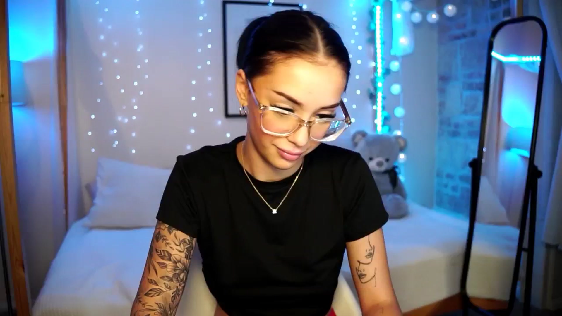 Gallery image thumbnail from Naomii18's myfreecams stream on, 08/09/2024, 18:19 image 14 of 20