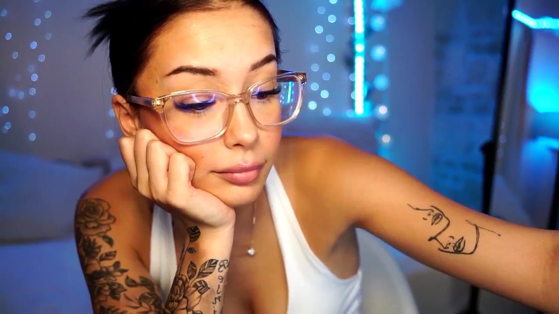Gallery image thumbnail from Naomii18's myfreecams stream on, 08/09/2024, 19:34 image 16 of 20