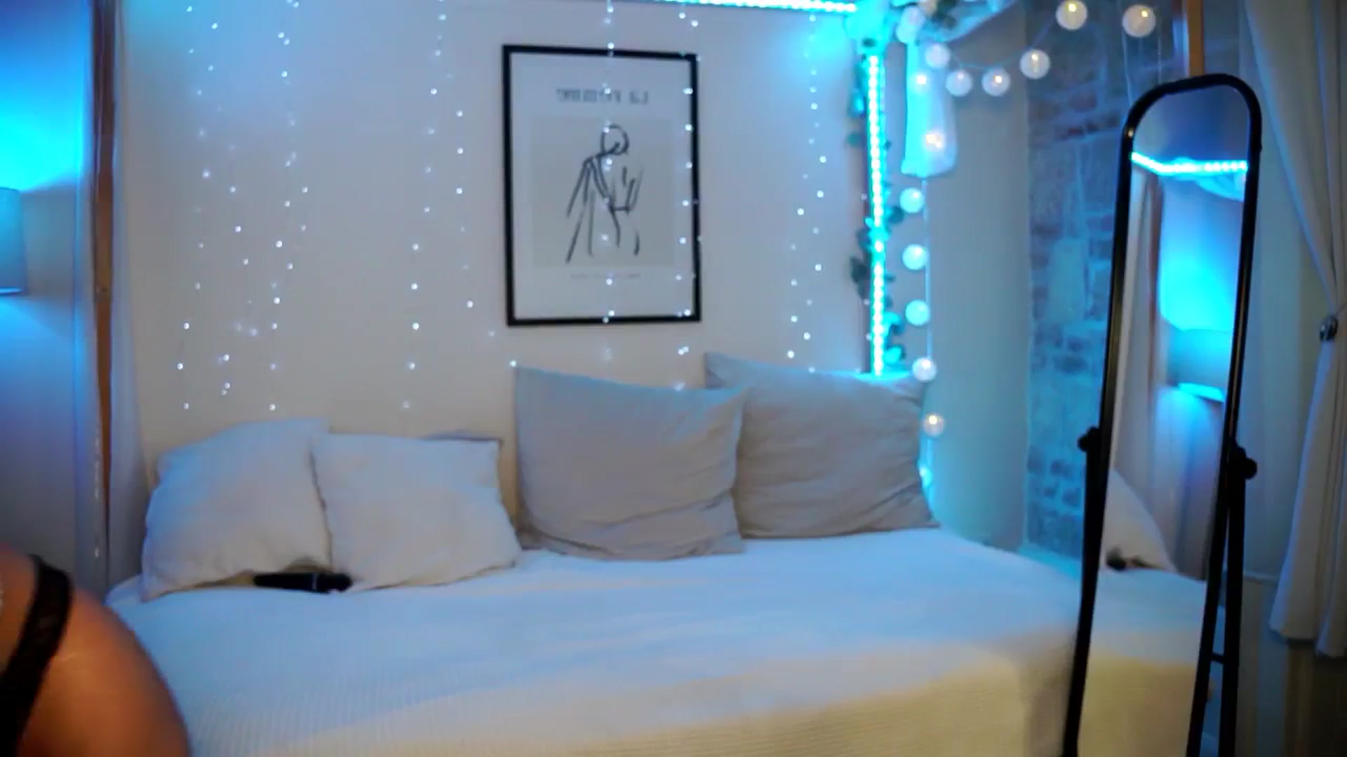 Gallery image thumbnail from Naomii18's myfreecams stream on, 08/10/2024, 16:37 image 17 of 20