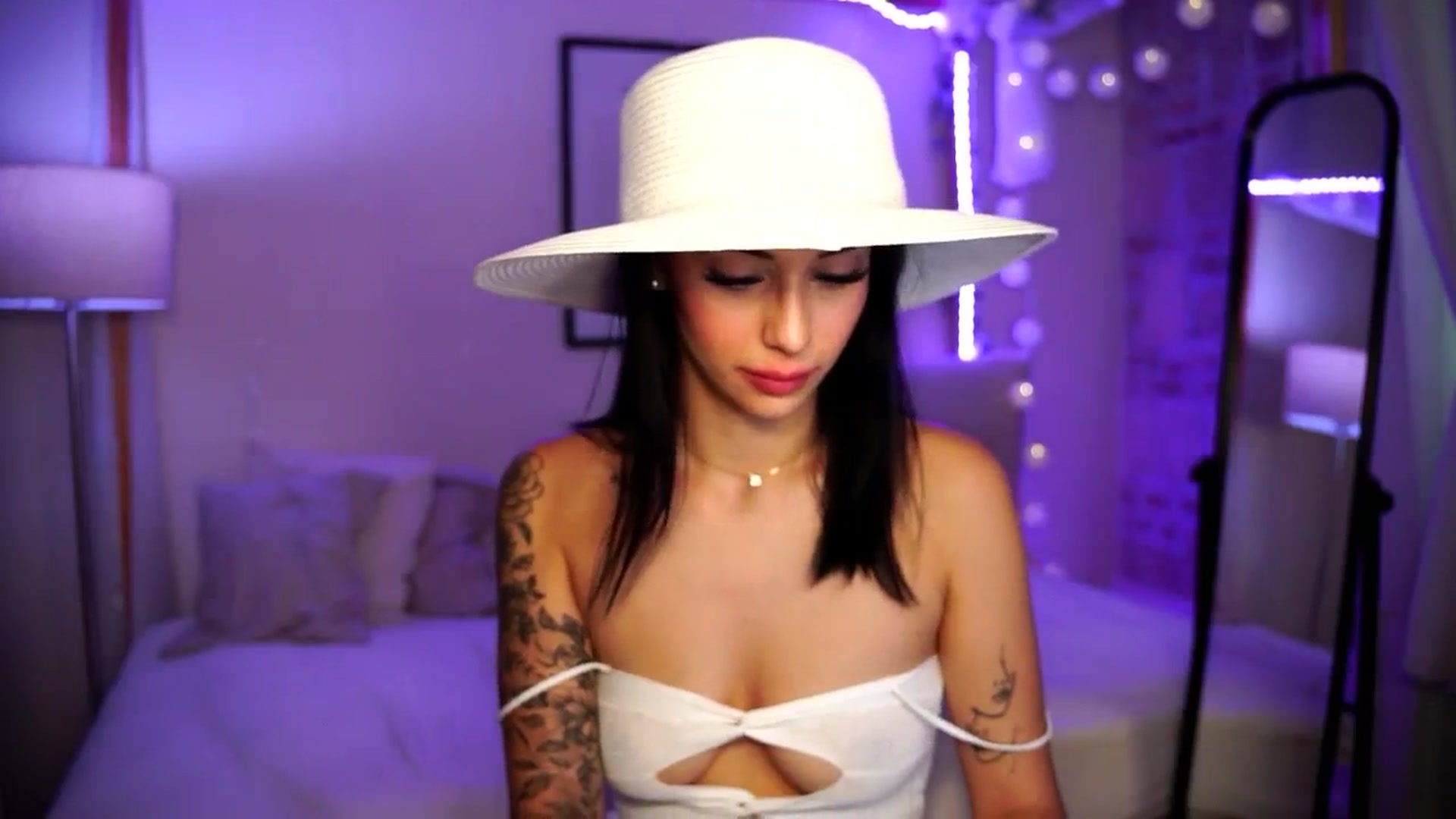 Gallery image thumbnail from Naomii18's myfreecams stream on, 08/14/2024, 16:09 image 5 of 20