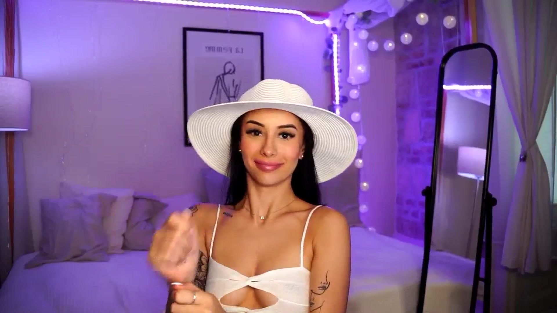 Gallery image thumbnail from Naomii18's myfreecams stream on, 08/14/2024, 16:09 image 9 of 20