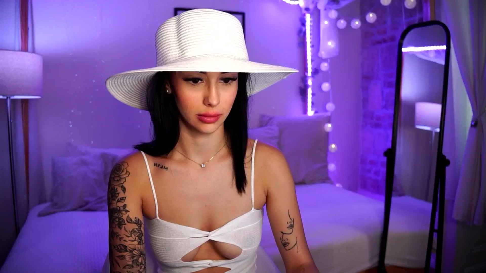 Gallery image thumbnail from Naomii18's myfreecams stream on, 08/14/2024, 16:09 image 1 of 20