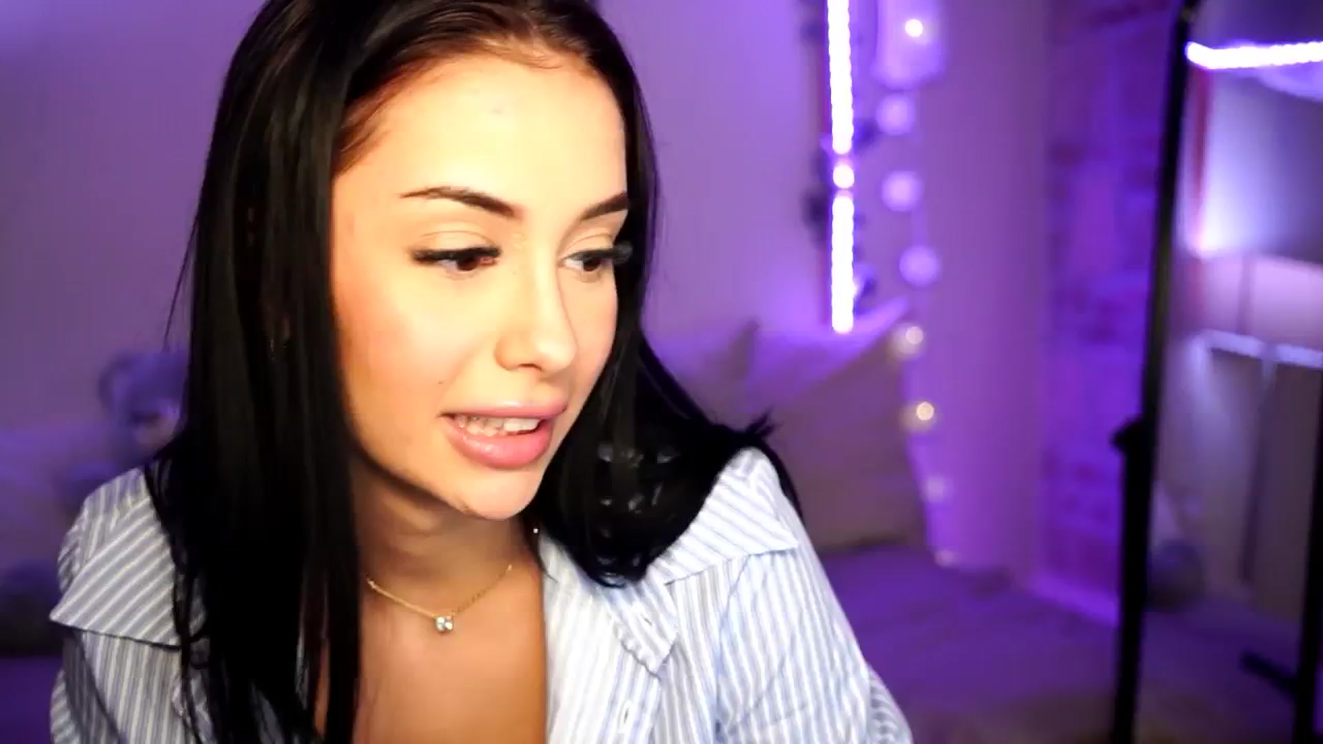 Gallery image thumbnail from Naomii18's myfreecams stream on, 08/15/2024, 19:31 image 19 of 20