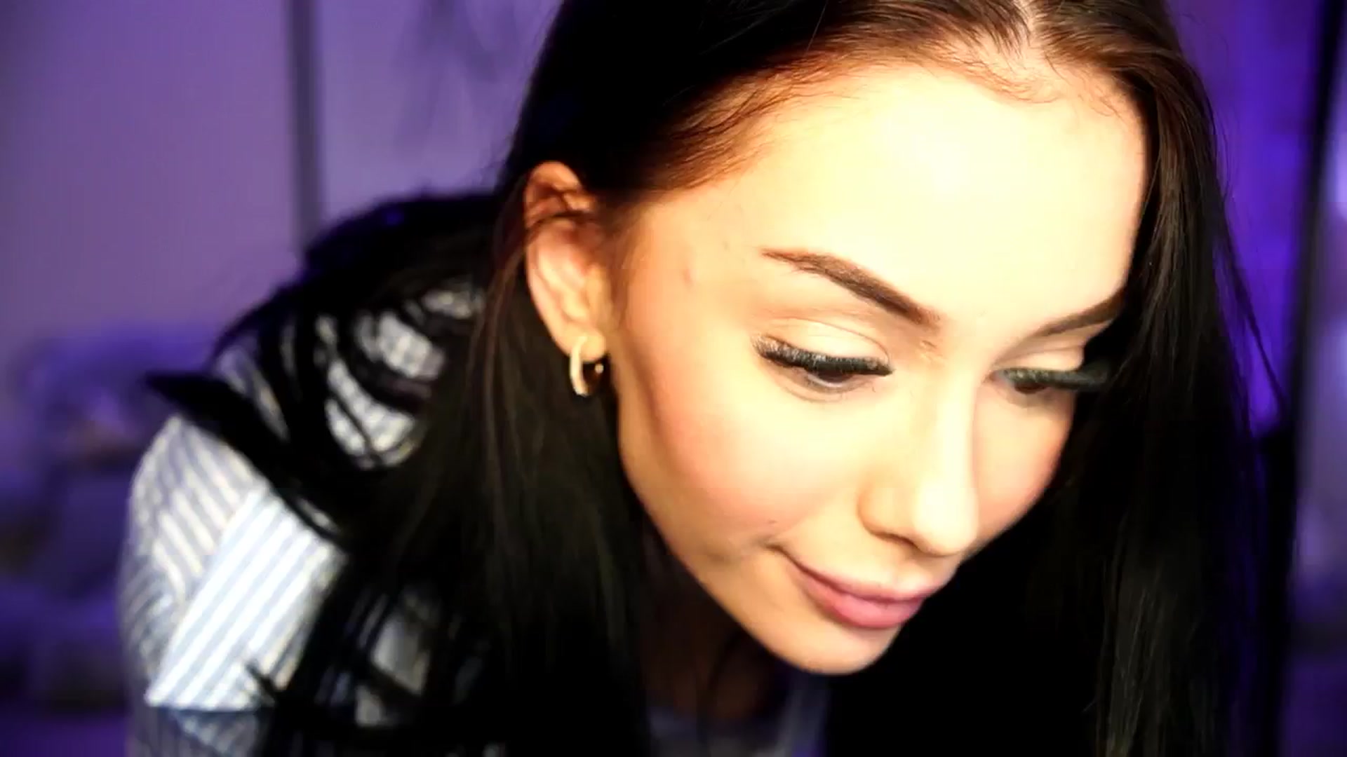 Gallery image thumbnail from Naomii18's myfreecams stream on, 08/15/2024, 19:31 image 10 of 20