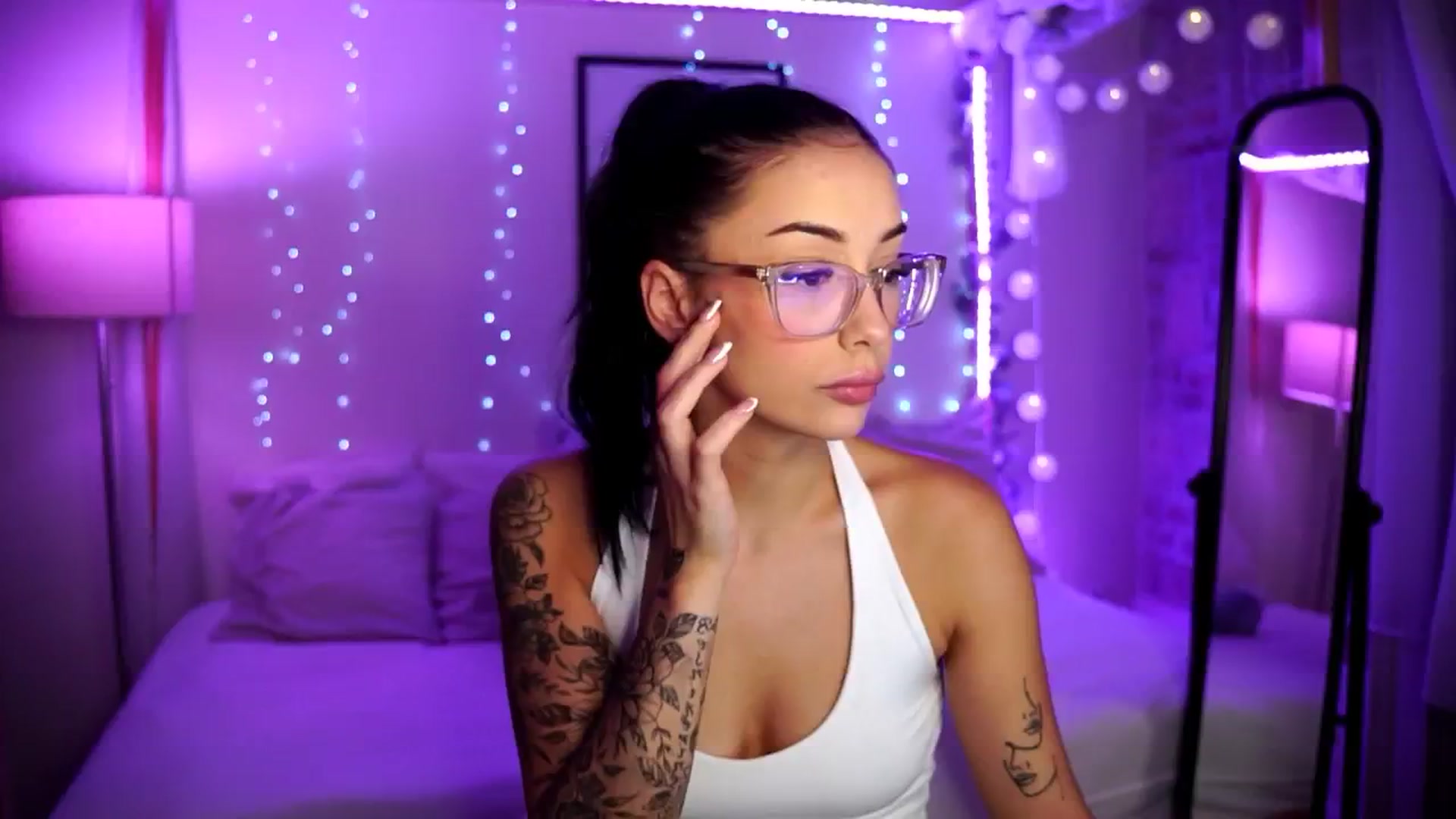 Gallery image thumbnail from Naomii18's myfreecams stream on, 08/17/2024, 19:26 image 1 of 20