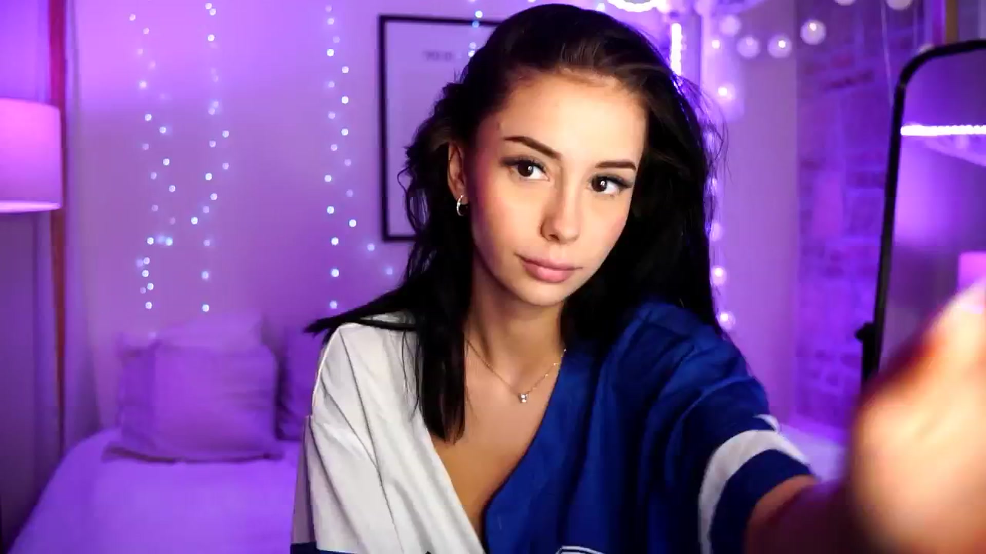 Gallery image thumbnail from Naomii18's myfreecams stream on, 08/20/2024, 15:00 image 1 of 20