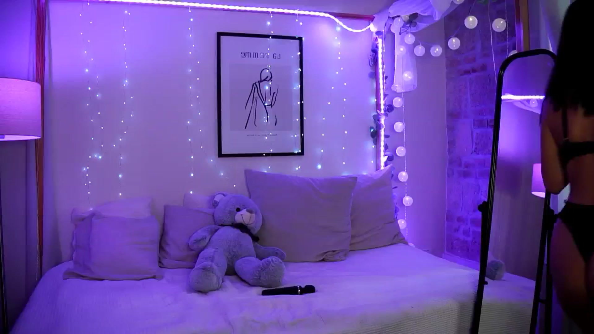 Gallery image thumbnail from Naomii18's myfreecams stream on, 08/20/2024, 15:00 image 10 of 20
