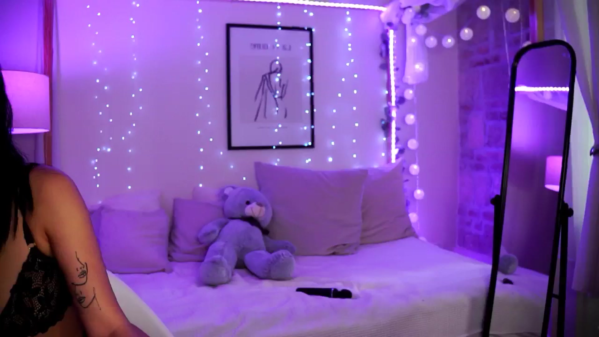 Gallery image thumbnail from Naomii18's myfreecams stream on, 08/20/2024, 15:00 image 12 of 20