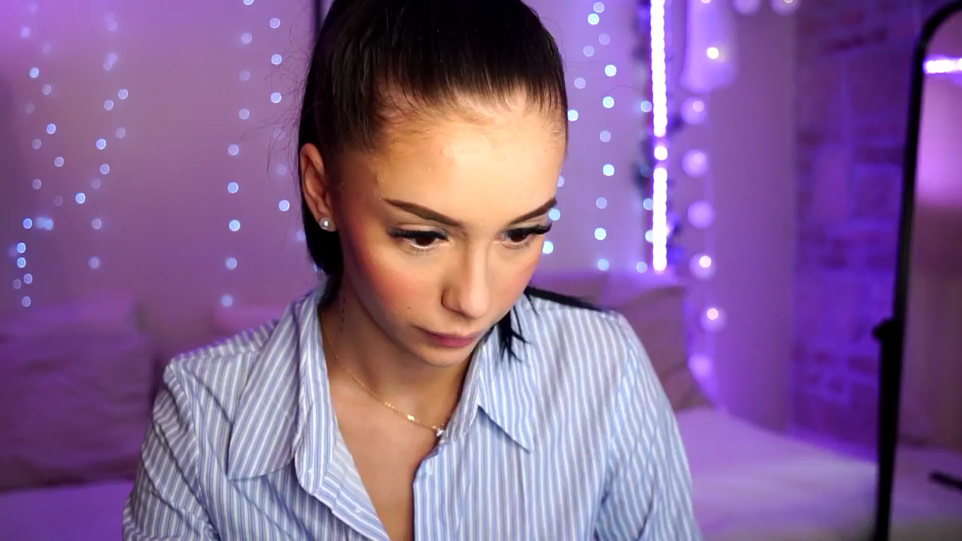 Gallery image thumbnail from Naomii18's myfreecams stream on, 08/22/2024, 15:23 image 10 of 20