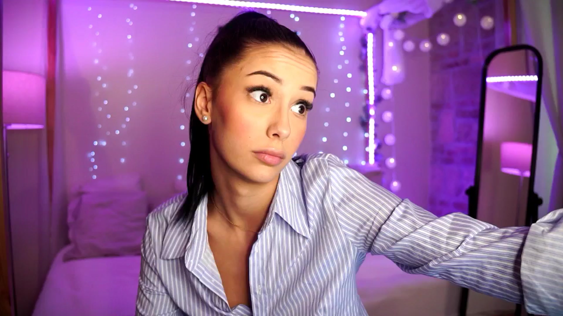 Gallery image thumbnail from Naomii18's myfreecams stream on, 08/22/2024, 15:23 image 19 of 20