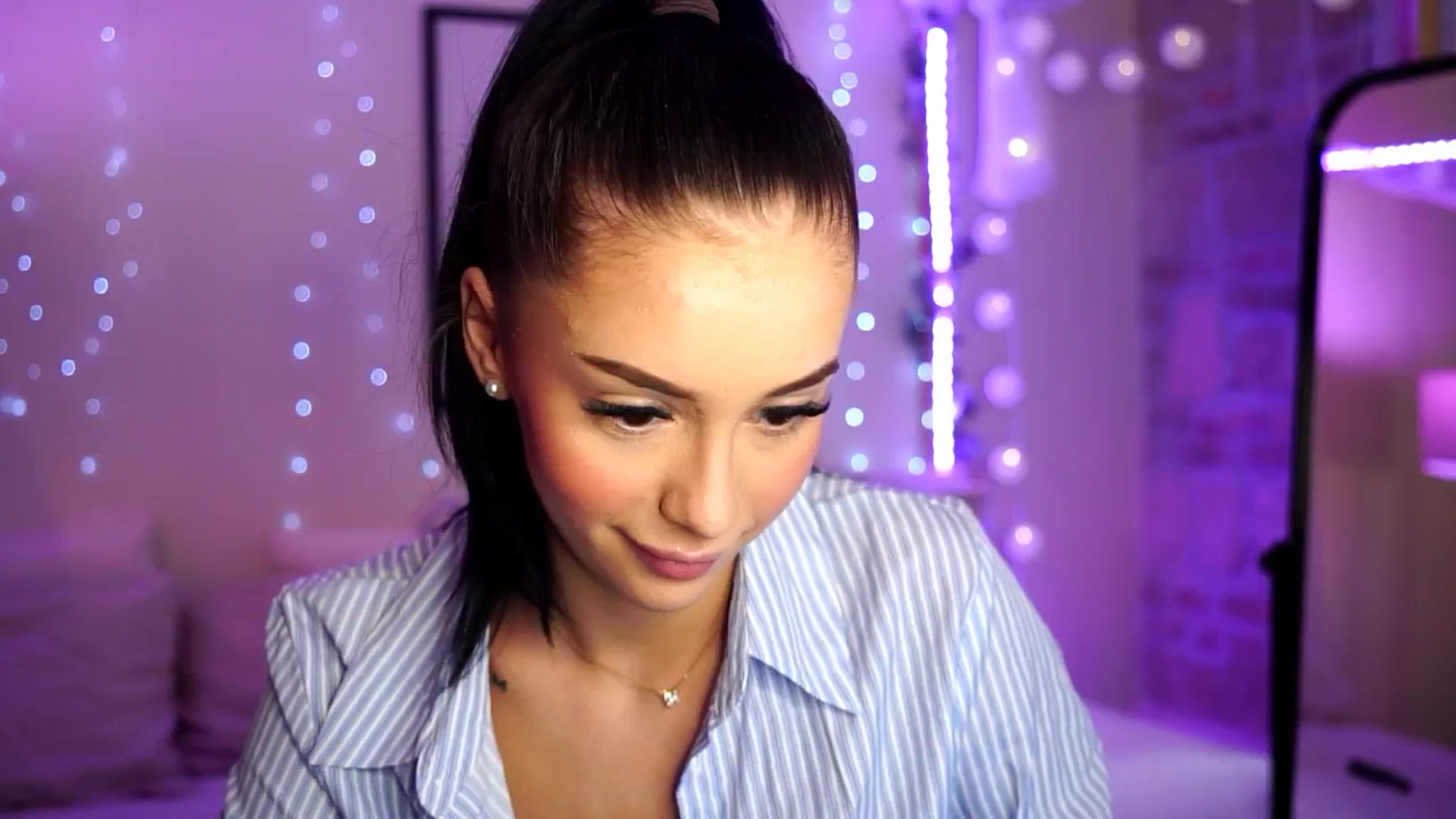 Gallery image thumbnail from Naomii18's myfreecams stream on, 08/22/2024, 15:23 image 7 of 20