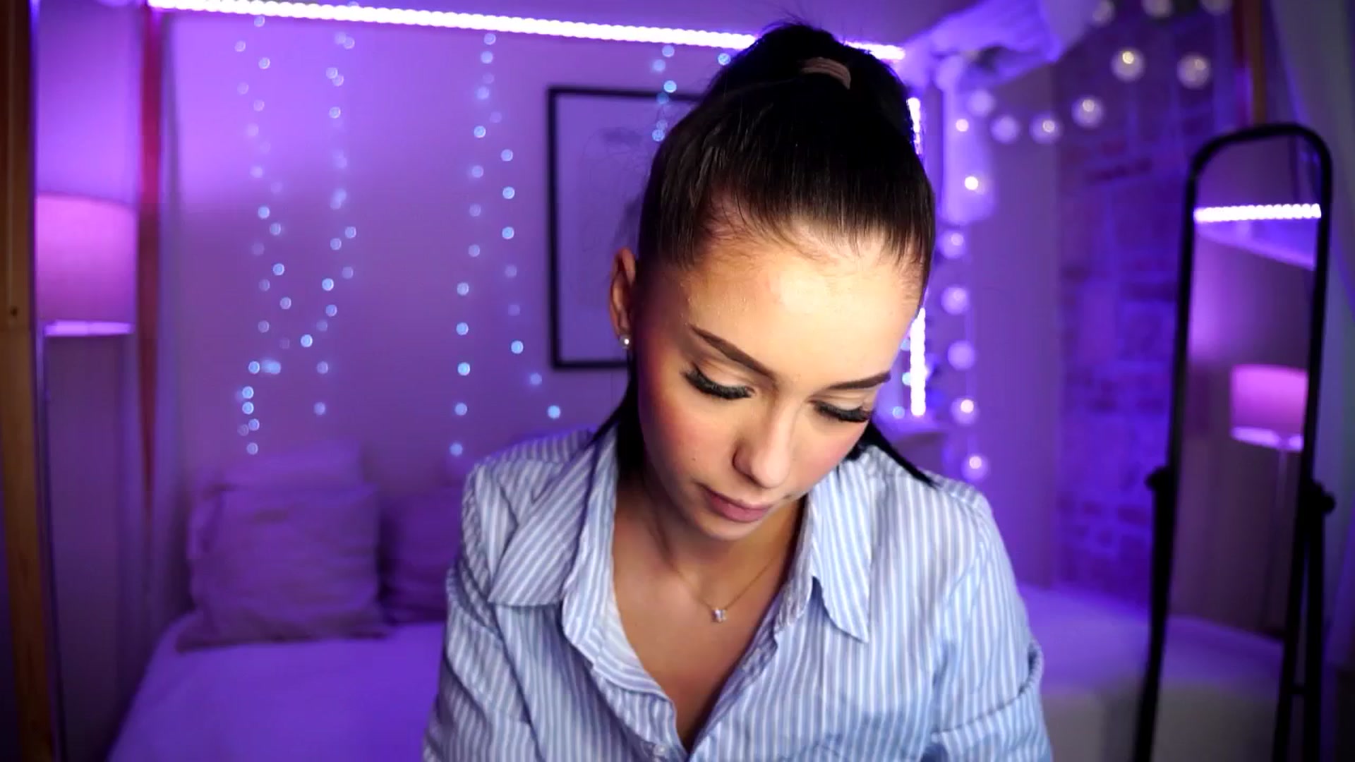 Gallery image thumbnail from Naomii18's myfreecams stream on, 08/22/2024, 17:40 image 1 of 20