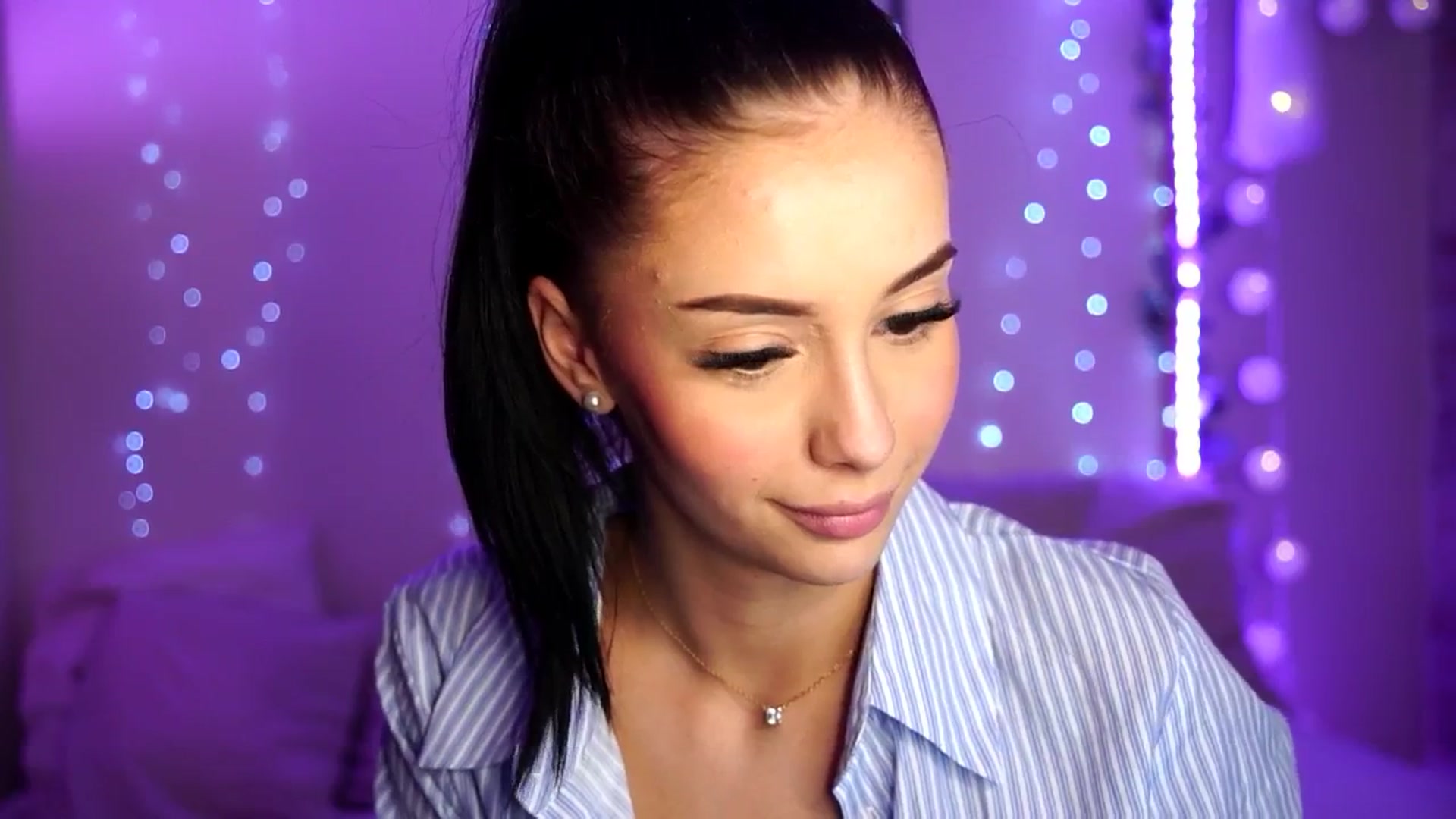 Gallery image thumbnail from Naomii18's myfreecams stream on, 08/22/2024, 17:40 image 15 of 20