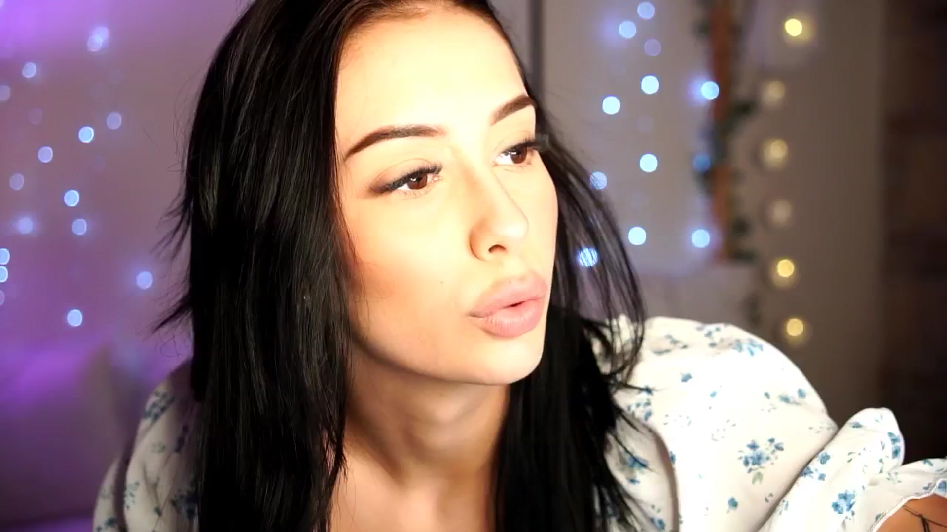 Gallery image thumbnail from Naomii18's myfreecams stream on, 08/24/2024, 15:04 image 17 of 20
