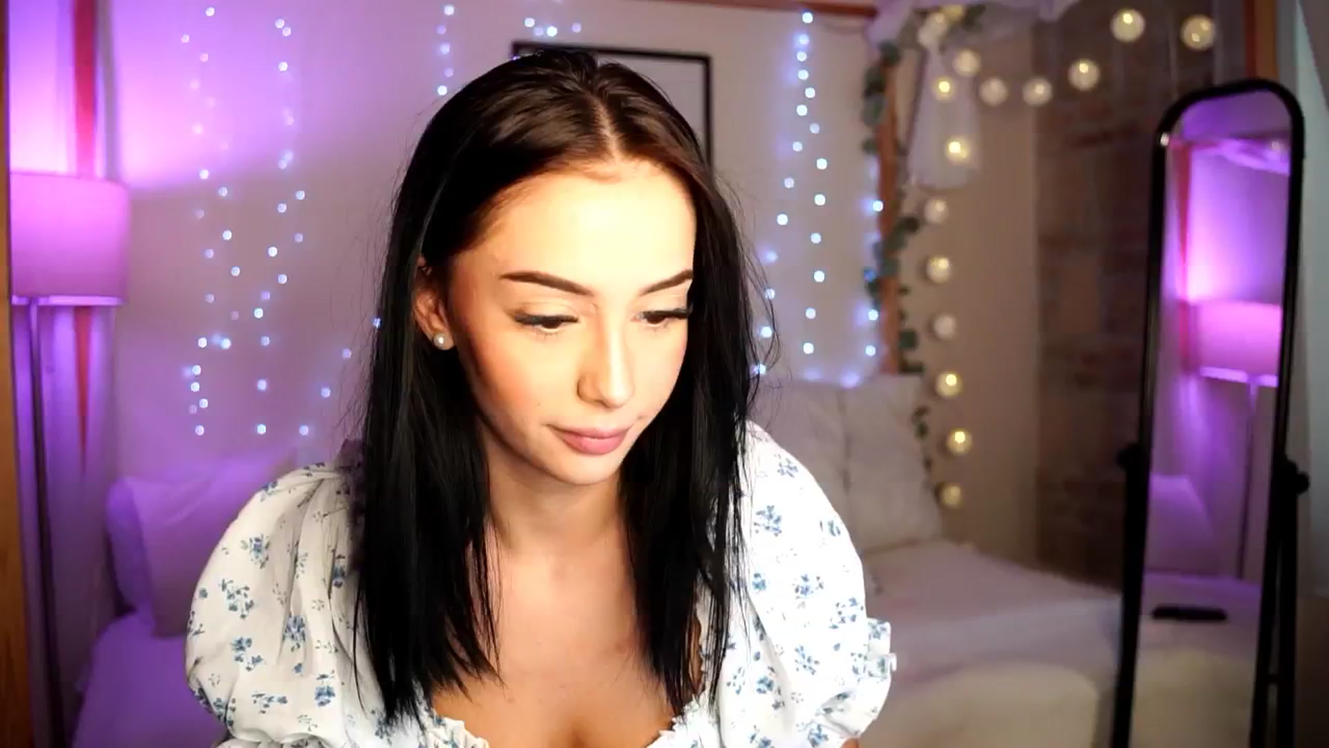 Gallery image thumbnail from Naomii18's myfreecams stream on, 08/24/2024, 15:04 image 10 of 20
