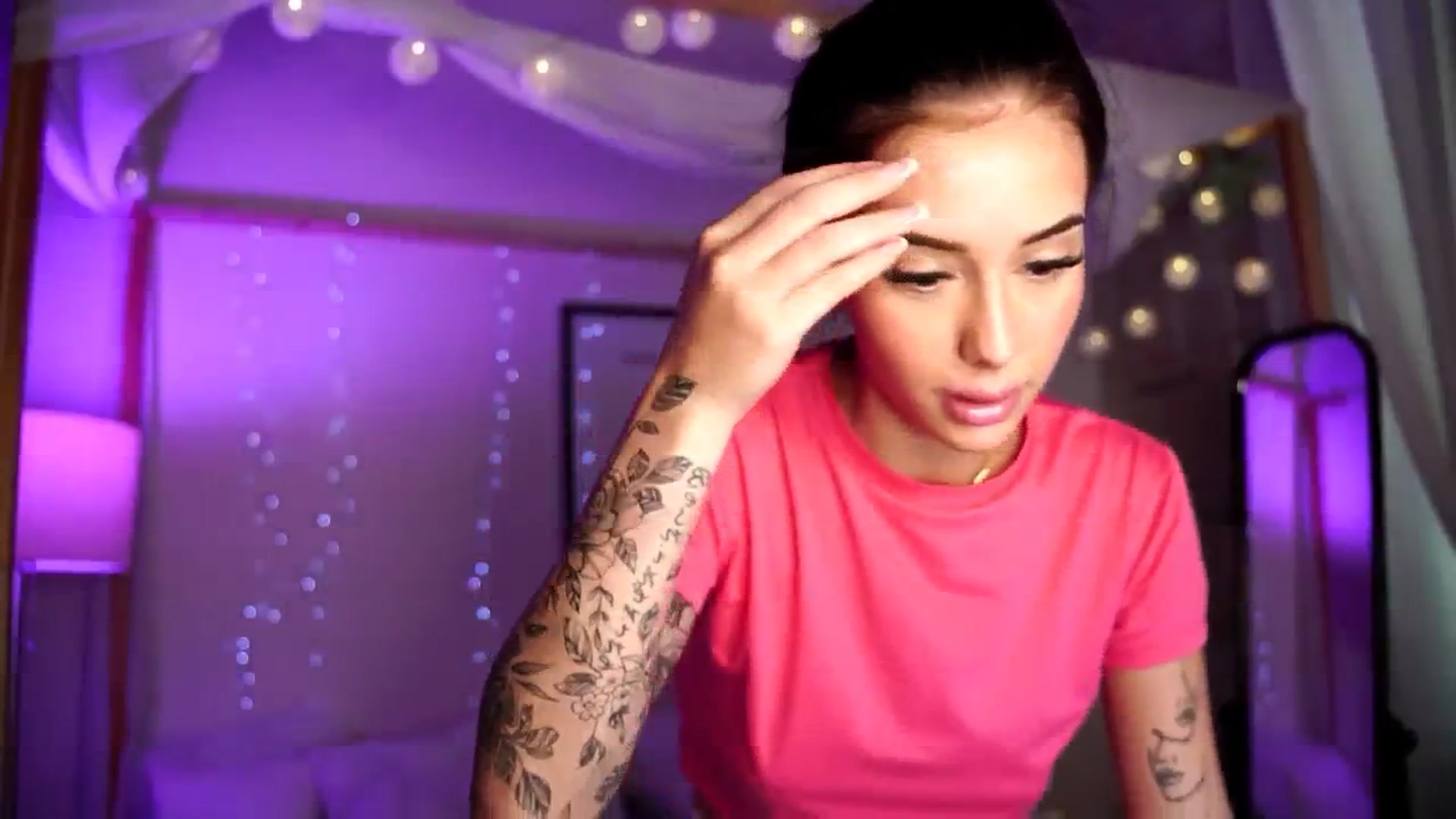 Gallery image thumbnail from Naomii18's myfreecams stream on, 08/26/2024, 16:06 image 17 of 20