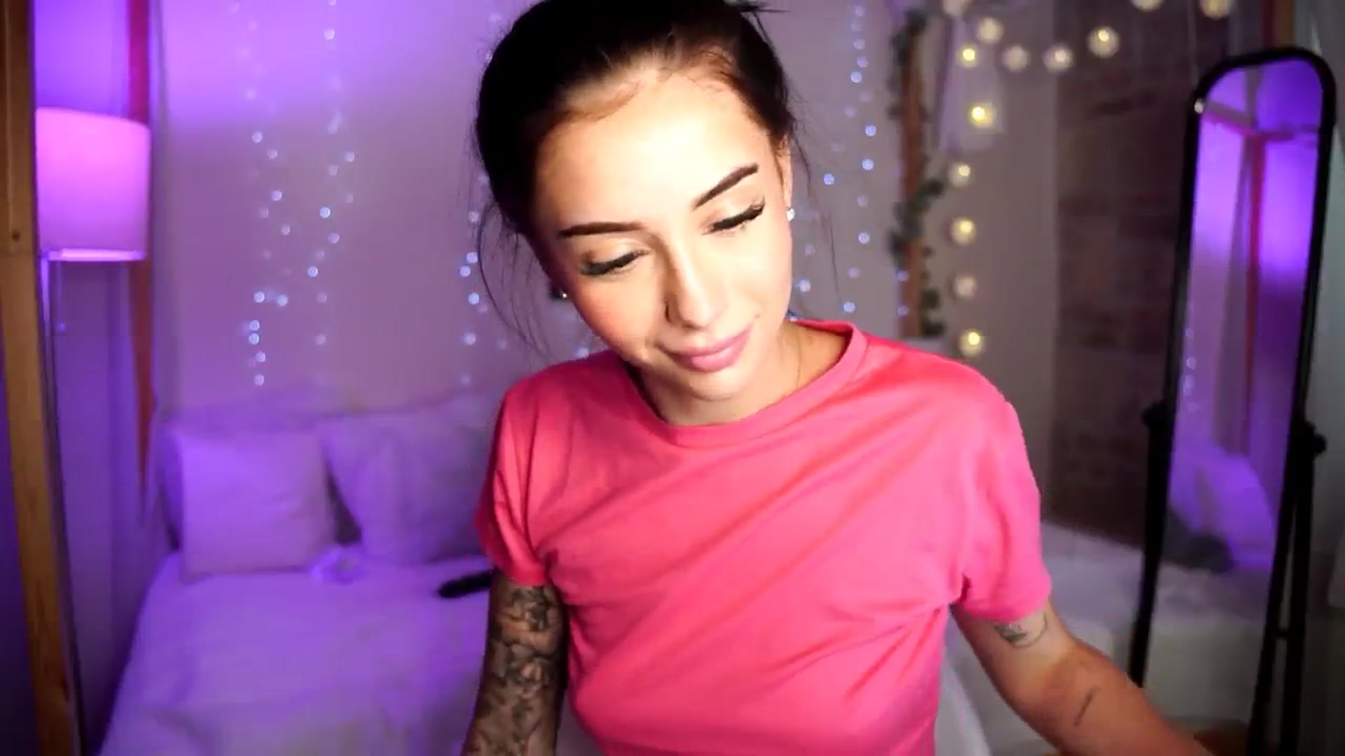 Gallery image thumbnail from Naomii18's myfreecams stream on, 08/26/2024, 16:06 image 18 of 20