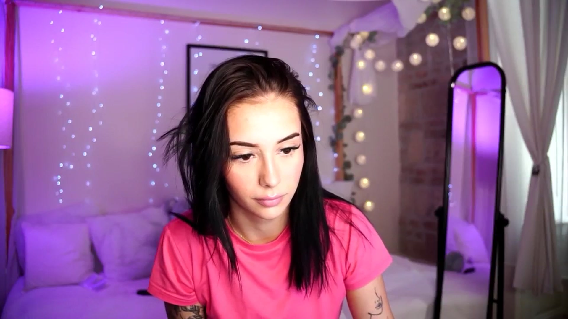 Gallery image thumbnail from Naomii18's myfreecams stream on, 08/26/2024, 16:06 image 5 of 20