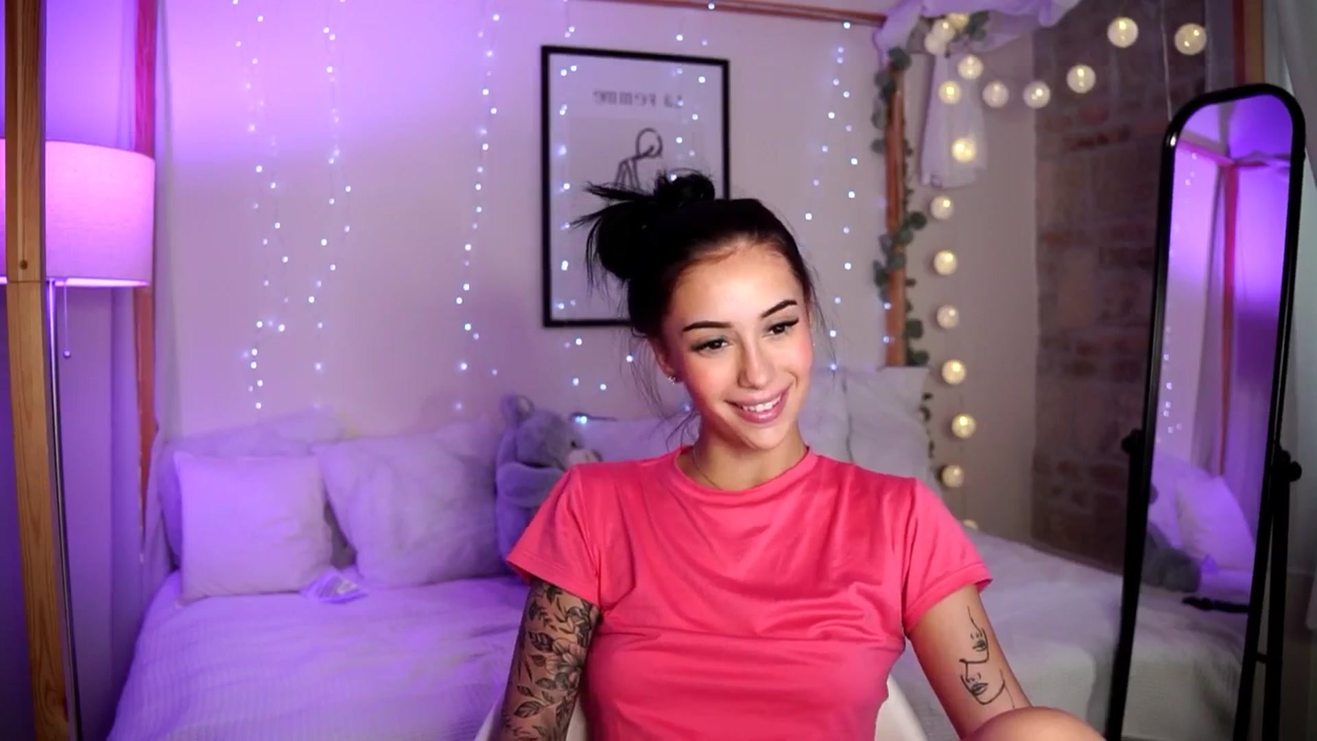 Gallery image thumbnail from Naomii18's myfreecams stream on, 08/26/2024, 16:06 image 16 of 20