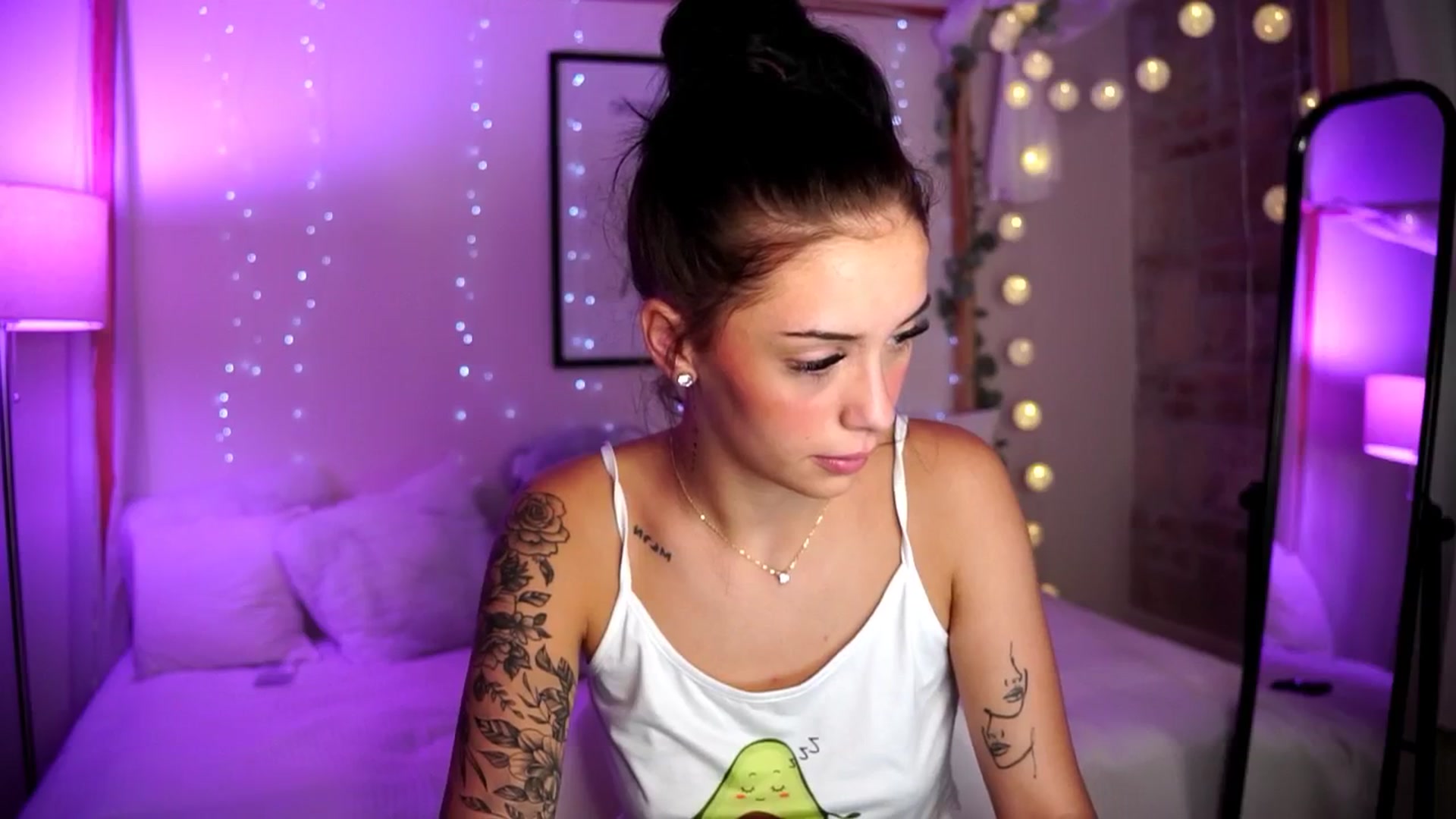 Gallery image thumbnail from Naomii18's myfreecams stream on, 08/27/2024, 16:05 image 18 of 20