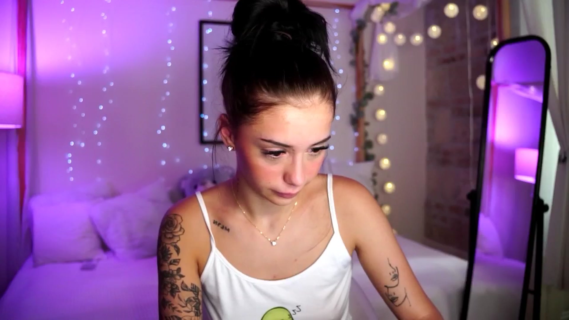 Gallery image thumbnail from Naomii18's myfreecams stream on, 08/27/2024, 16:05 image 4 of 20