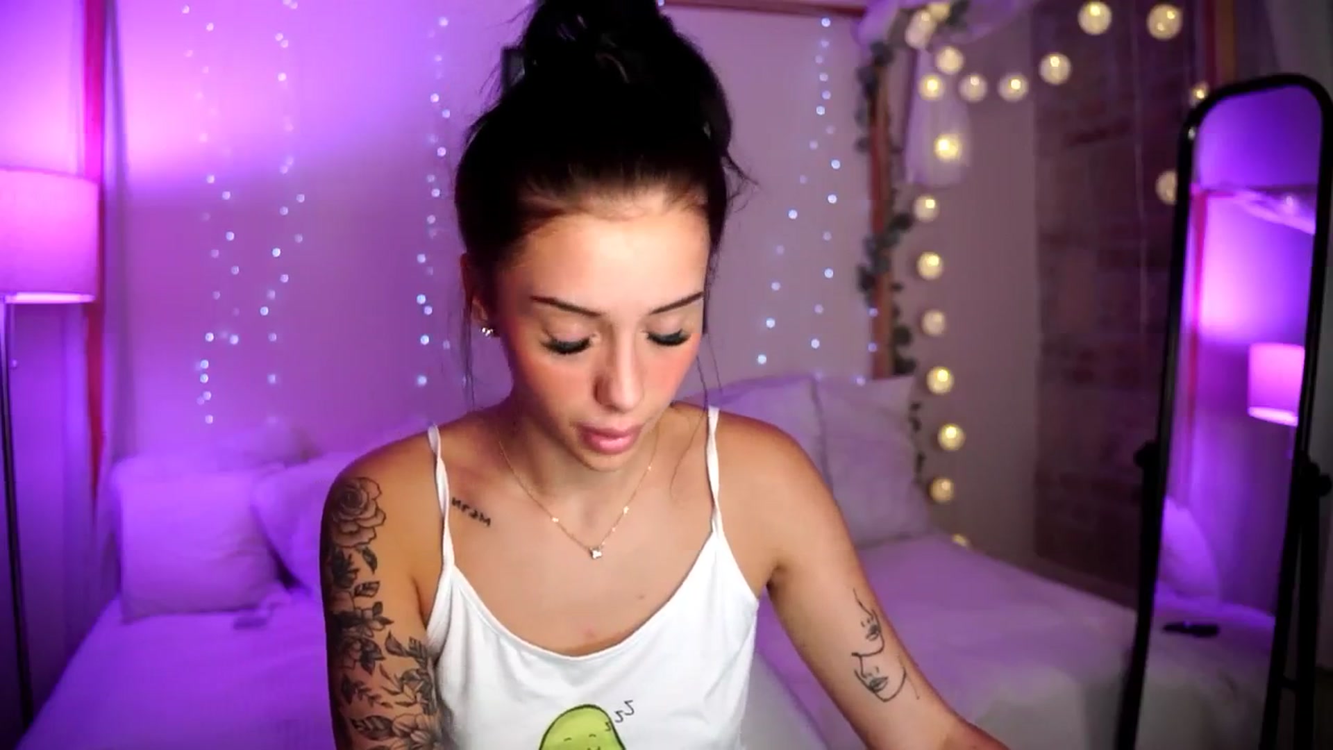 Gallery image thumbnail from Naomii18's myfreecams stream on, 08/27/2024, 16:05 image 17 of 20