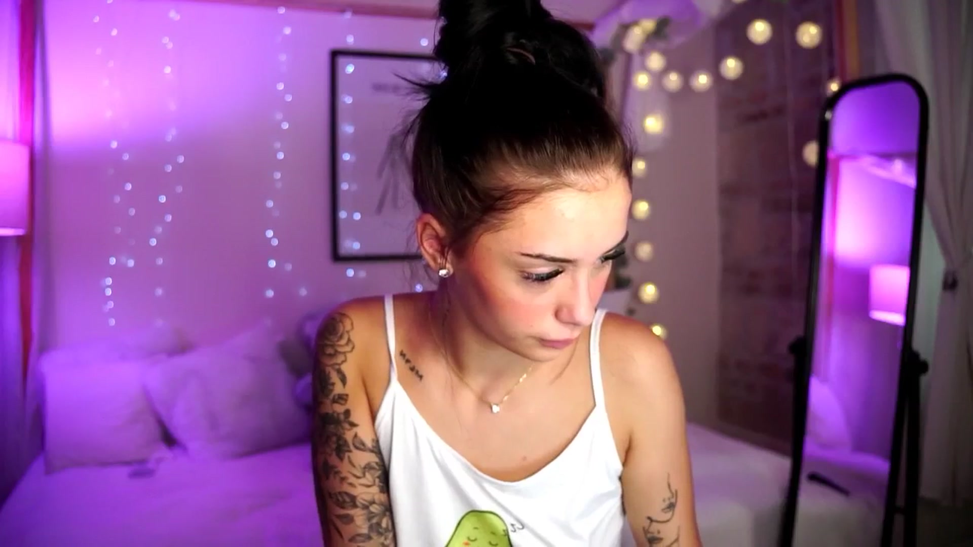Gallery image thumbnail from Naomii18's myfreecams stream on, 08/27/2024, 16:05 image 11 of 20