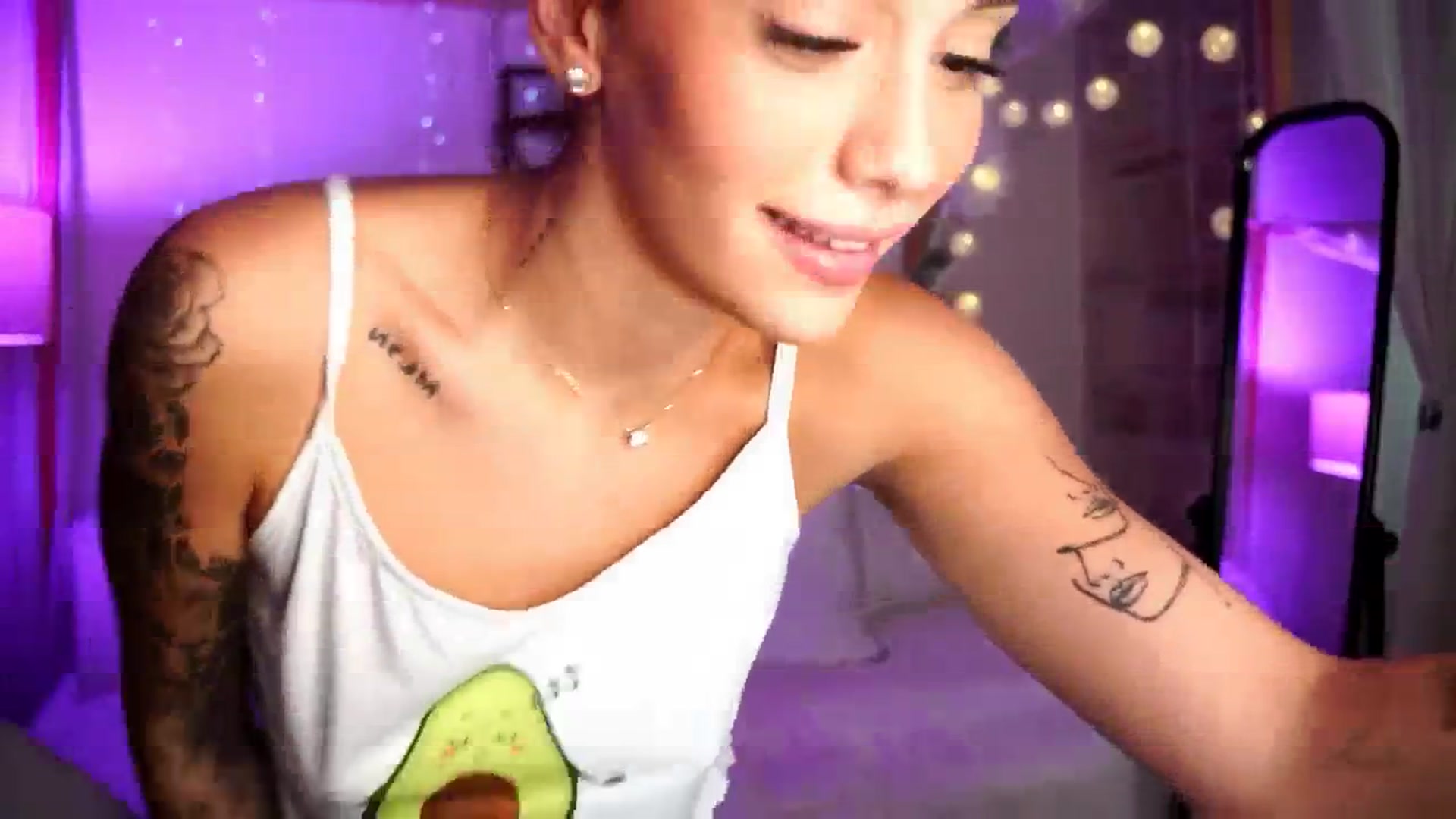 Gallery image thumbnail from Naomii18's myfreecams stream on, 08/27/2024, 16:05 image 10 of 20