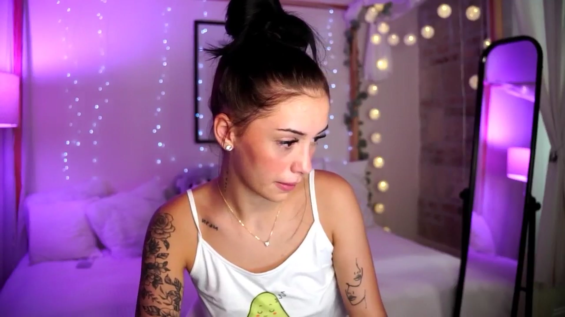 Gallery image thumbnail from Naomii18's myfreecams stream on, 08/27/2024, 16:05 image 6 of 20