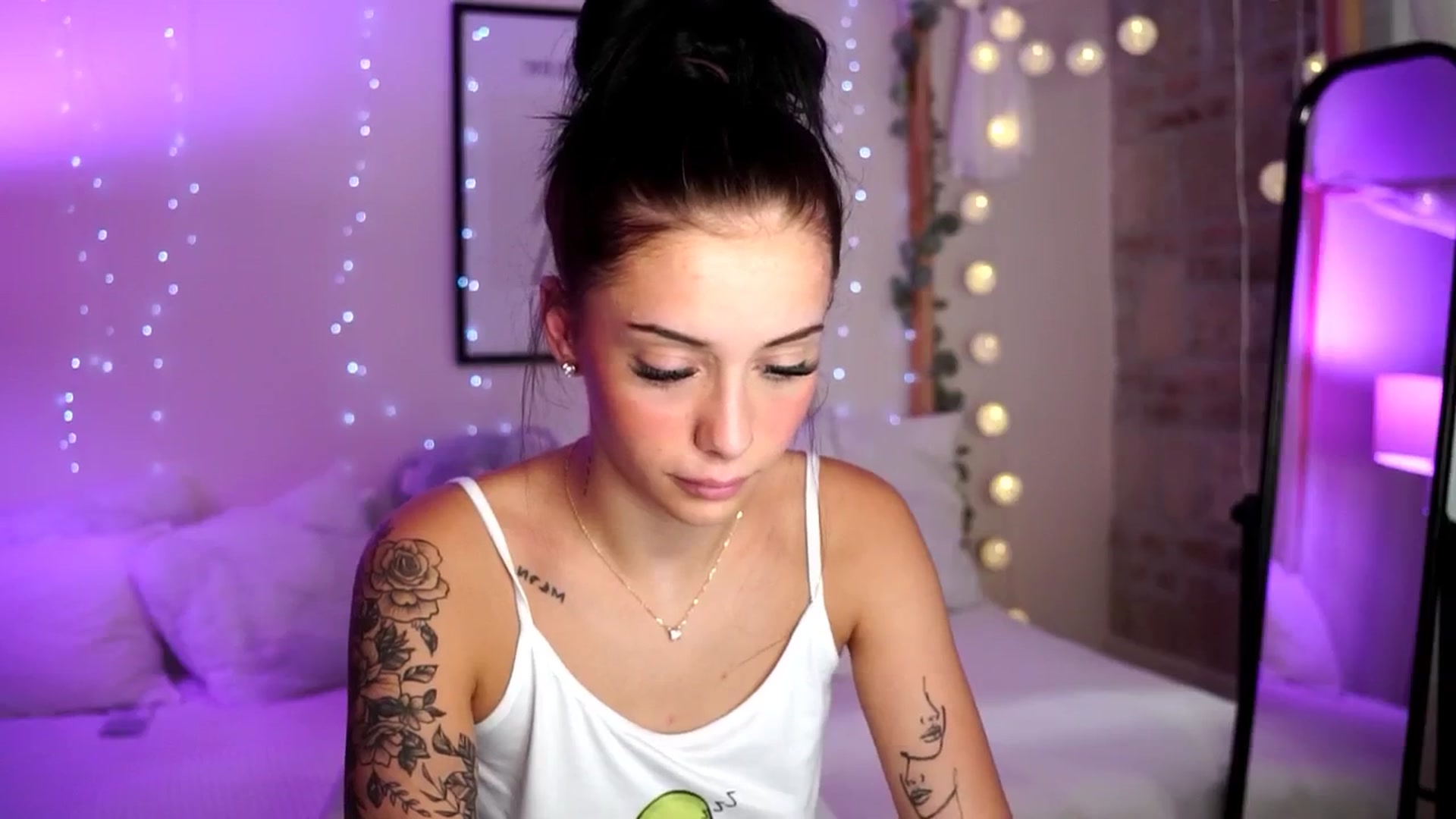 Gallery image thumbnail from Naomii18's myfreecams stream on, 08/27/2024, 16:05 image 5 of 20