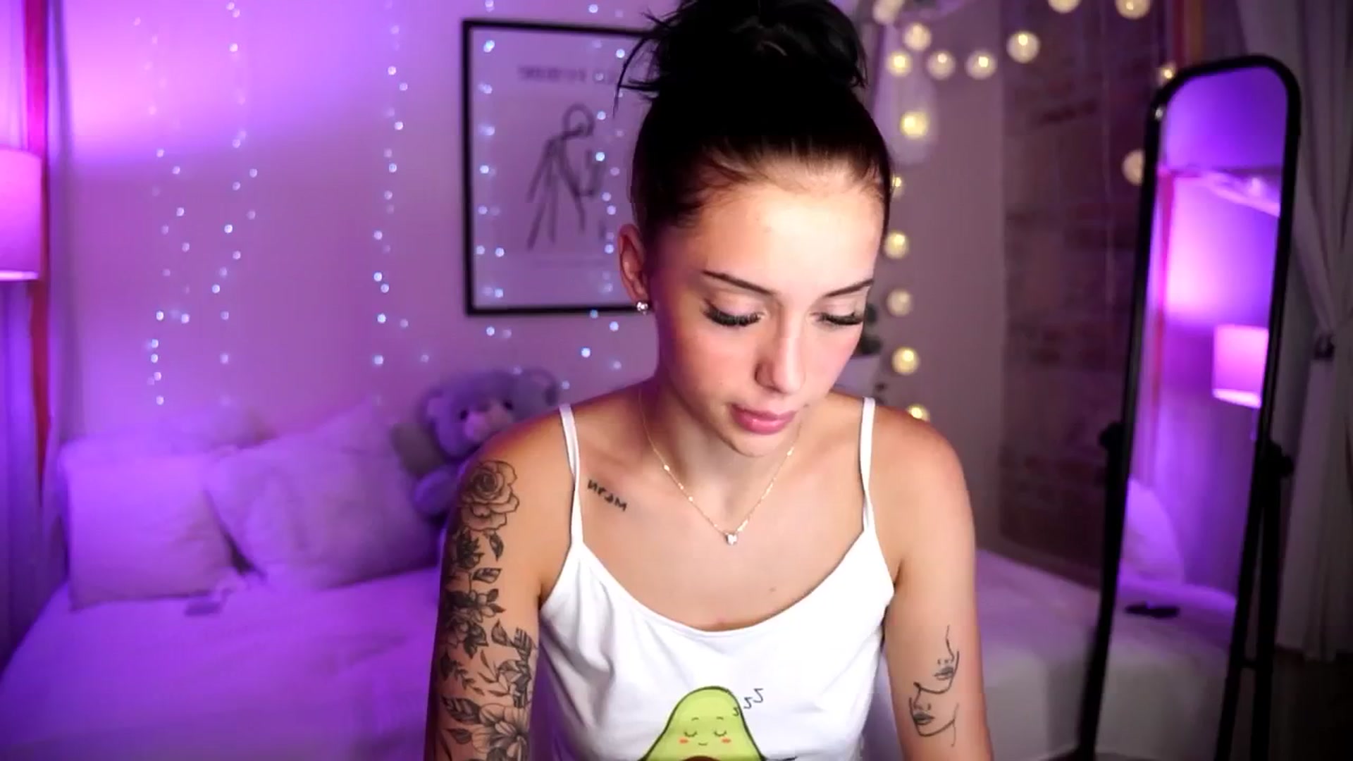 Gallery image thumbnail from Naomii18's myfreecams stream on, 08/27/2024, 16:46 image 5 of 20