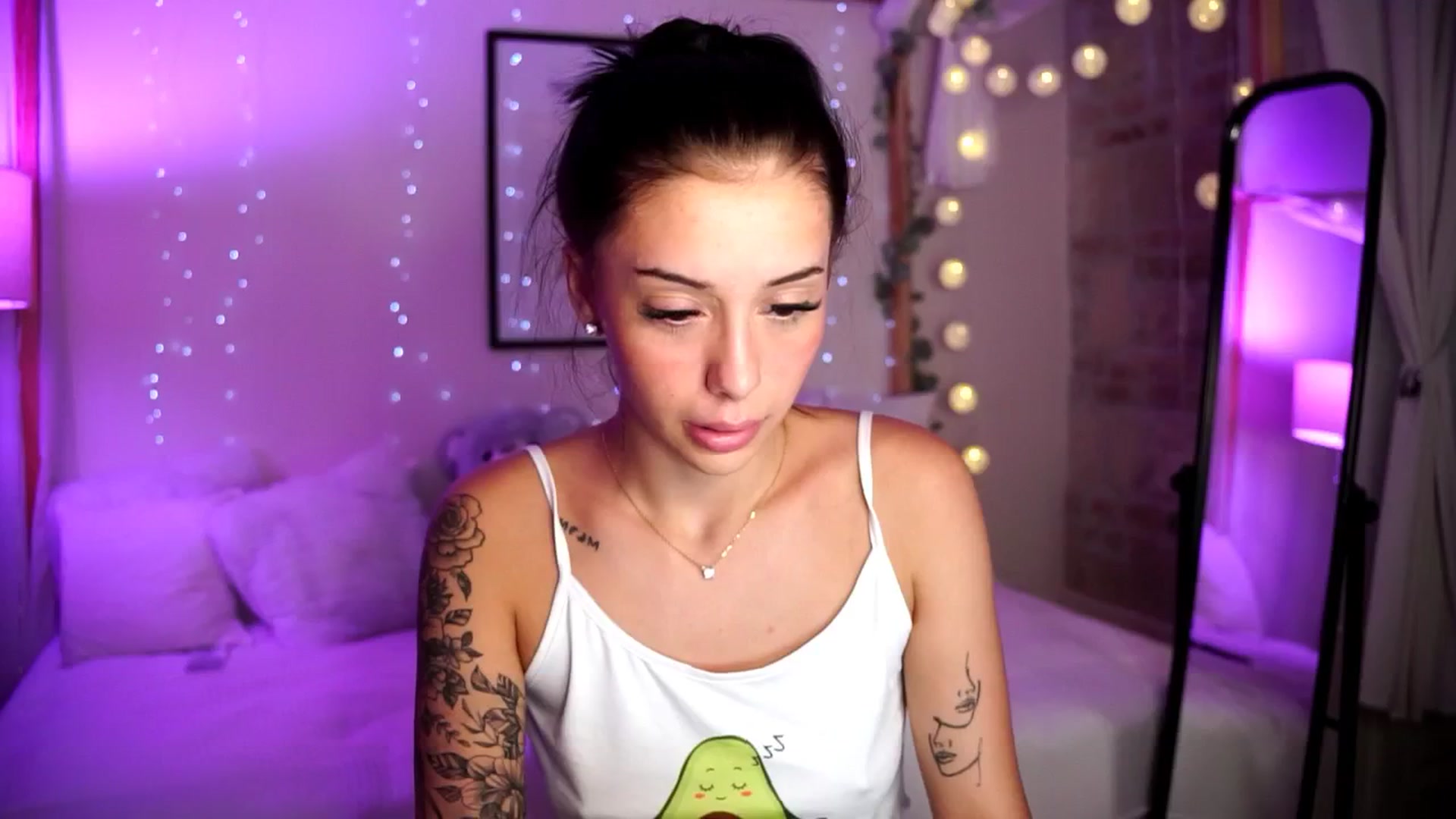 Gallery image thumbnail from Naomii18's myfreecams stream on, 08/27/2024, 16:46 image 16 of 20