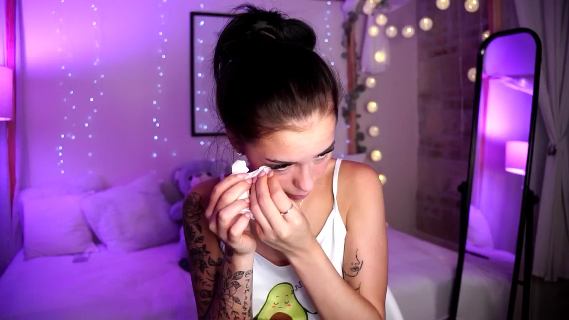 Gallery image thumbnail from Naomii18's myfreecams stream on, 08/27/2024, 16:46 image 14 of 20