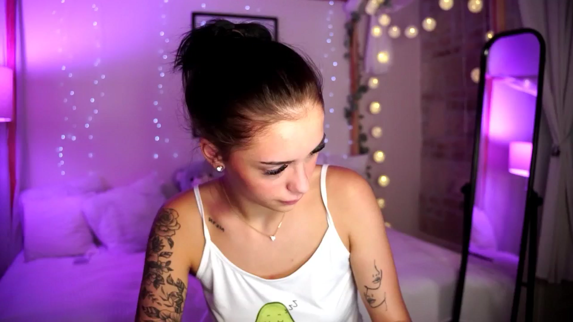 Gallery image thumbnail from Naomii18's myfreecams stream on, 08/27/2024, 16:46 image 11 of 20