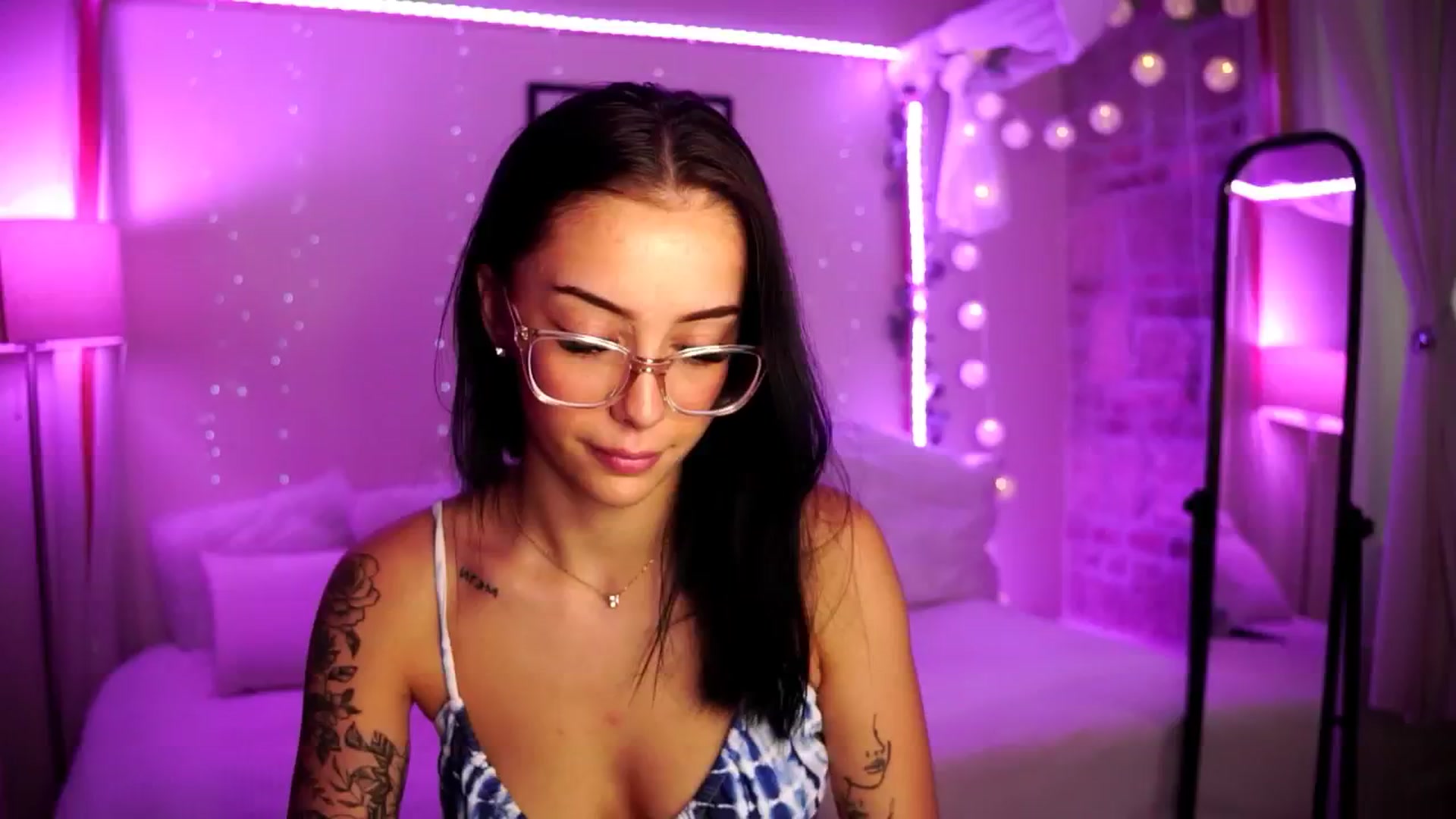 Gallery image thumbnail from Naomii18's myfreecams stream on, 08/28/2024, 18:10 image 1 of 20