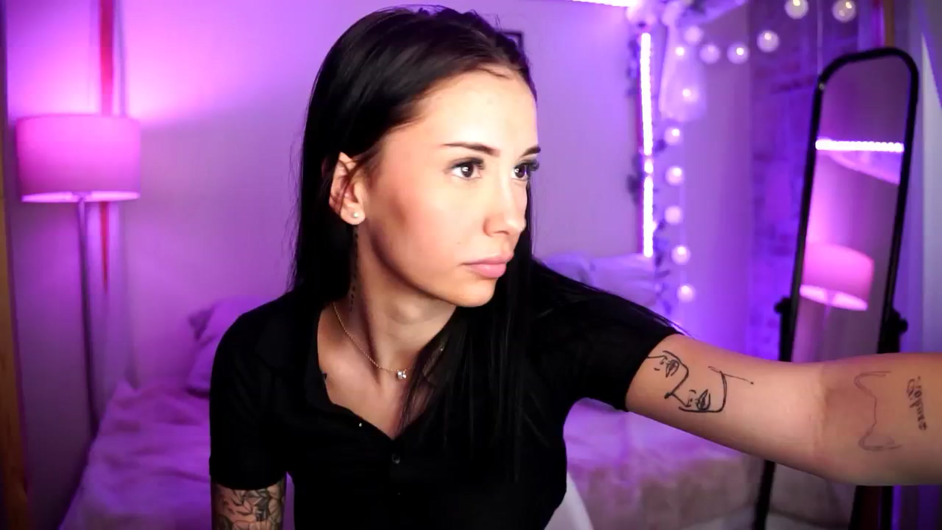Gallery image thumbnail from Naomii18's myfreecams stream on, 09/01/2024, 15:21 image 12 of 20