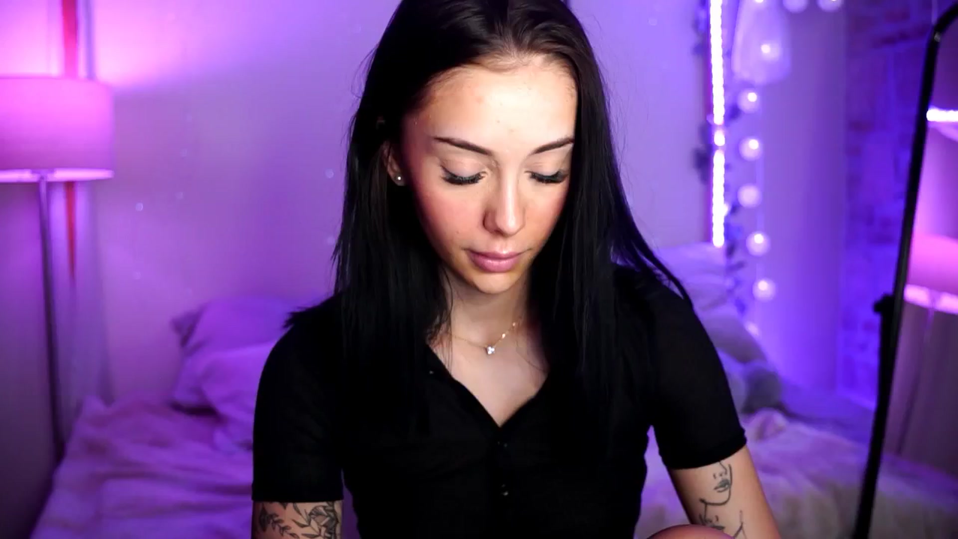Gallery image thumbnail from Naomii18's myfreecams stream on, 09/01/2024, 15:21 image 17 of 20