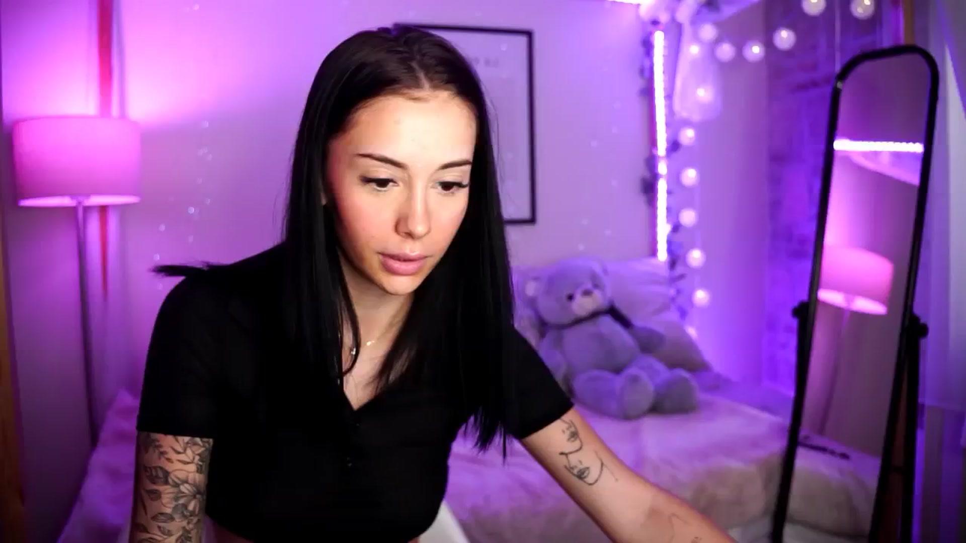 Gallery image thumbnail from Naomii18's myfreecams stream on, 09/01/2024, 15:21 image 13 of 20