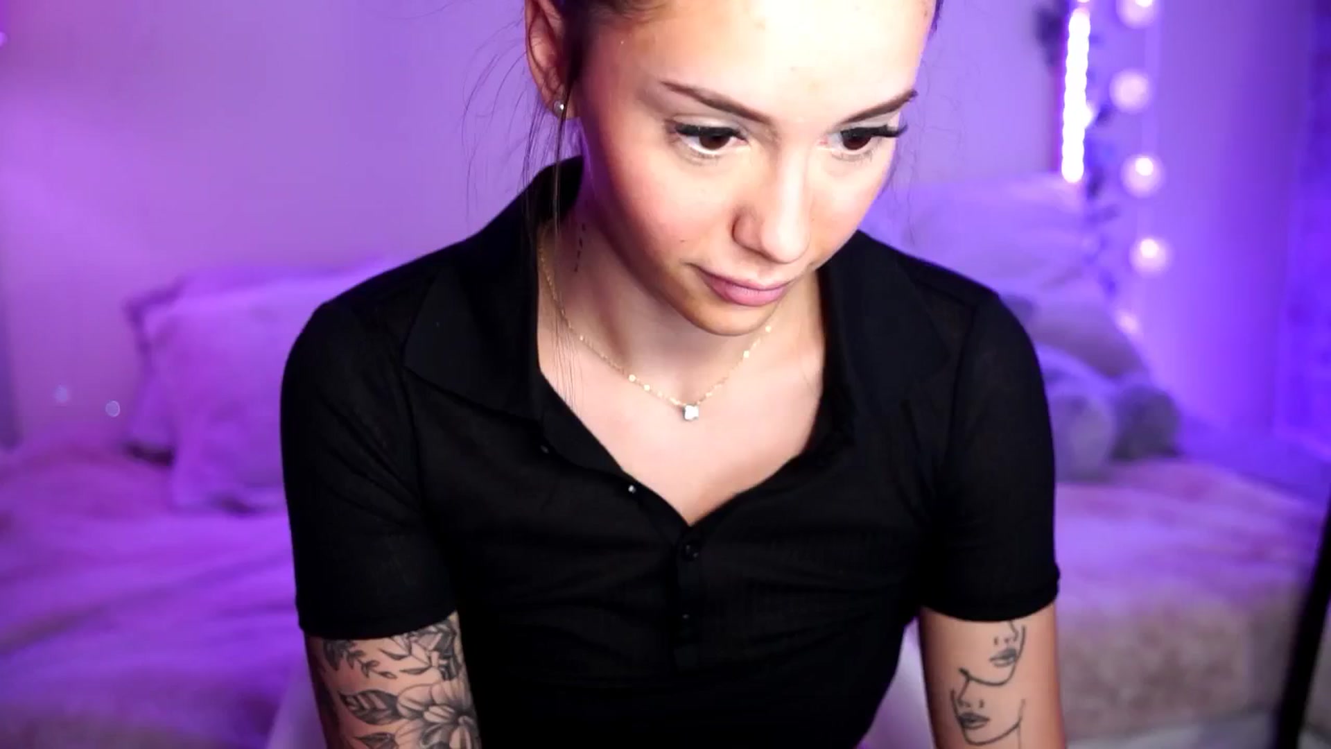 Gallery image thumbnail from Naomii18's myfreecams stream on, 09/01/2024, 17:28 image 5 of 20