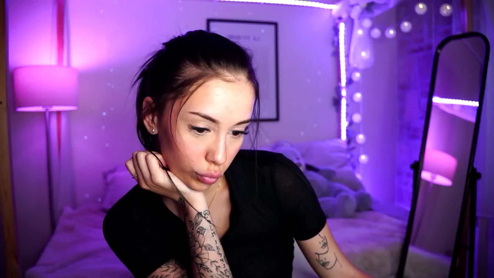 Gallery image thumbnail from Naomii18's myfreecams stream on, 09/01/2024, 17:28 image 1 of 20
