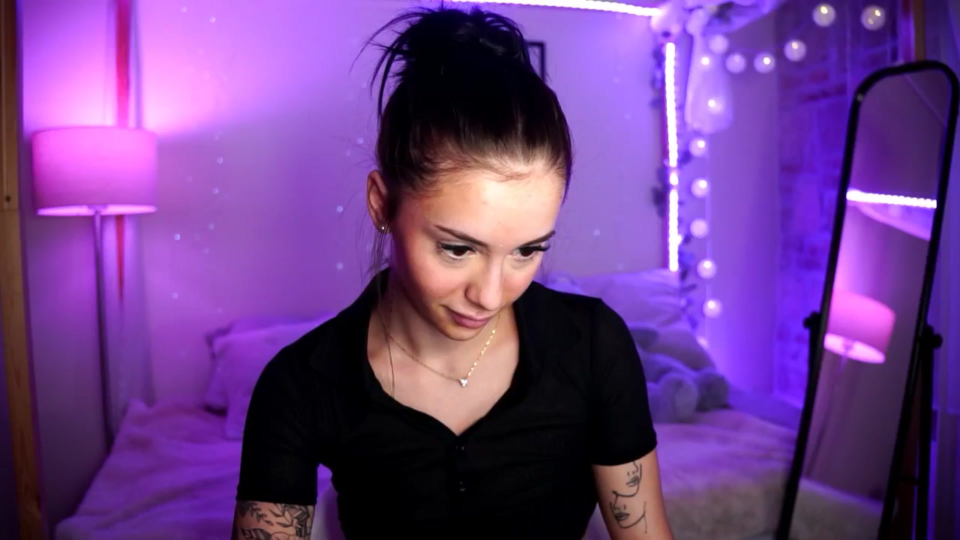 Gallery image thumbnail from Naomii18's myfreecams stream on, 09/01/2024, 17:28 image 4 of 20