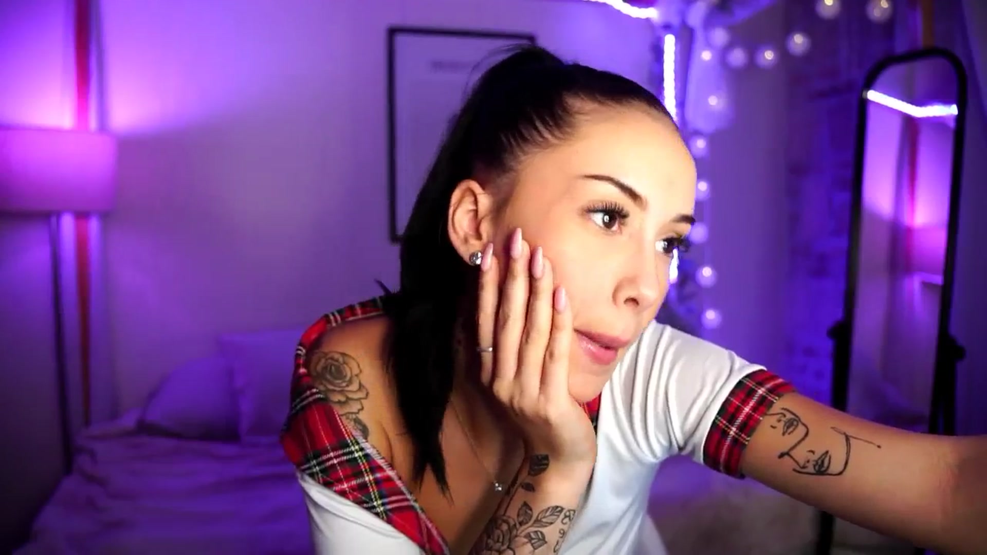 Gallery image thumbnail from Naomii18's myfreecams stream on, 09/03/2024, 21:09 image 14 of 20