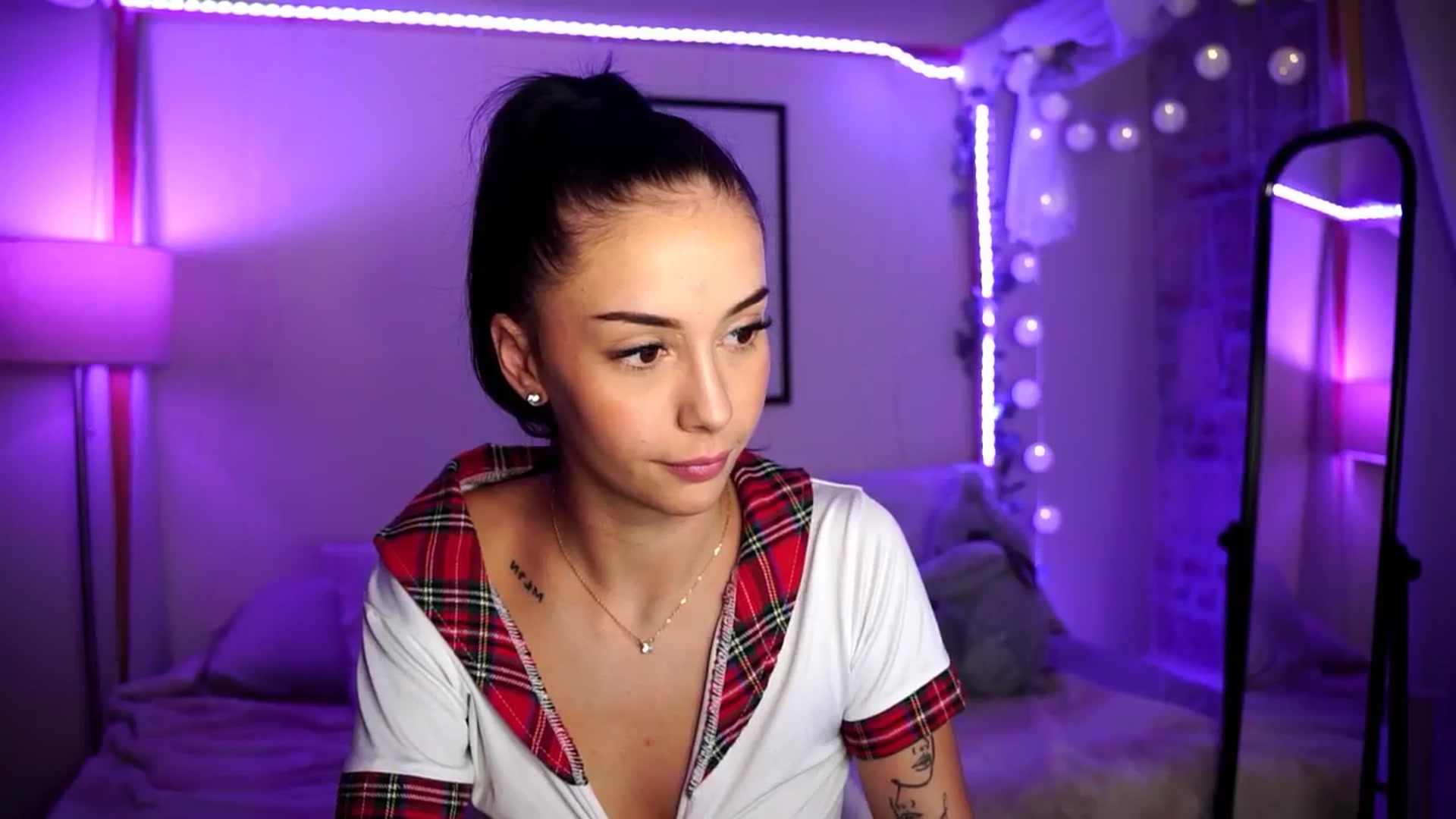 Gallery image thumbnail from Naomii18's myfreecams stream on, 09/03/2024, 21:09 image 12 of 20
