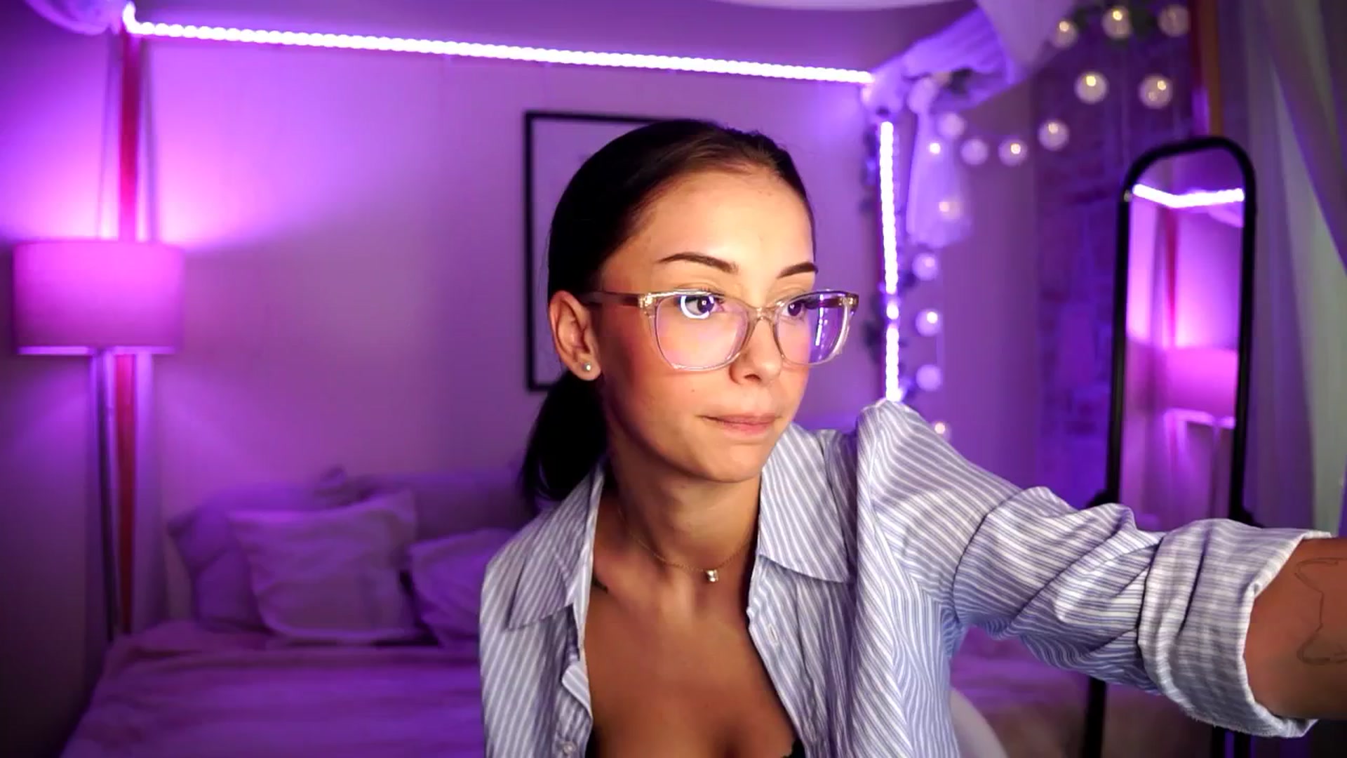Gallery image thumbnail from Naomii18's myfreecams stream on, 09/04/2024, 16:33 image 5 of 20